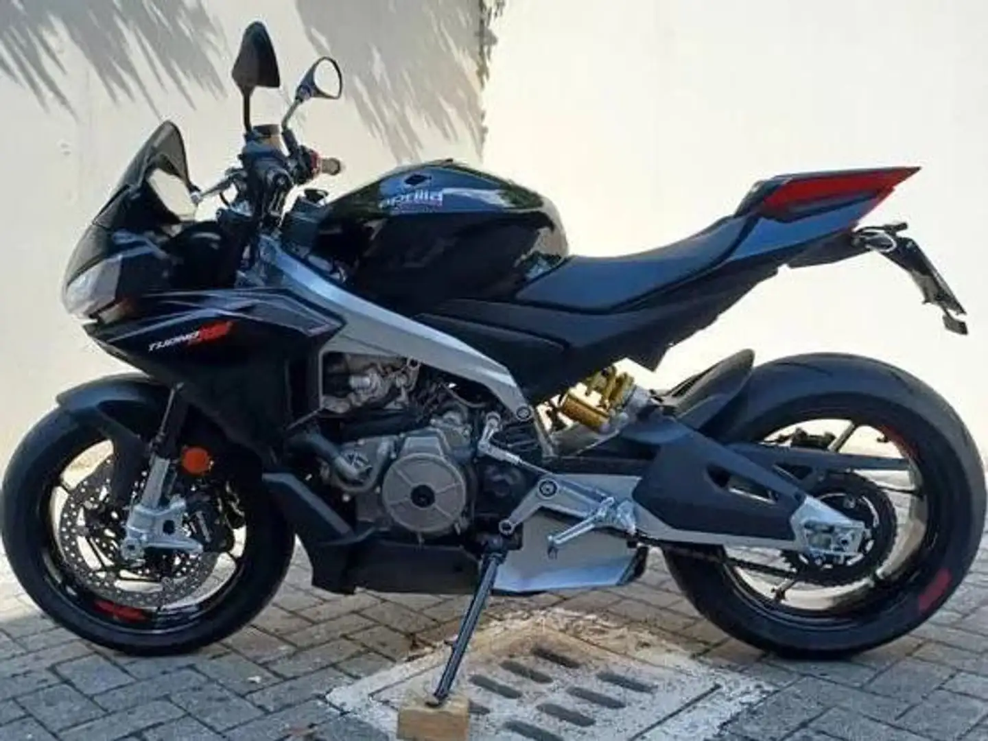 Aprilia Tuono Чёрный - 1