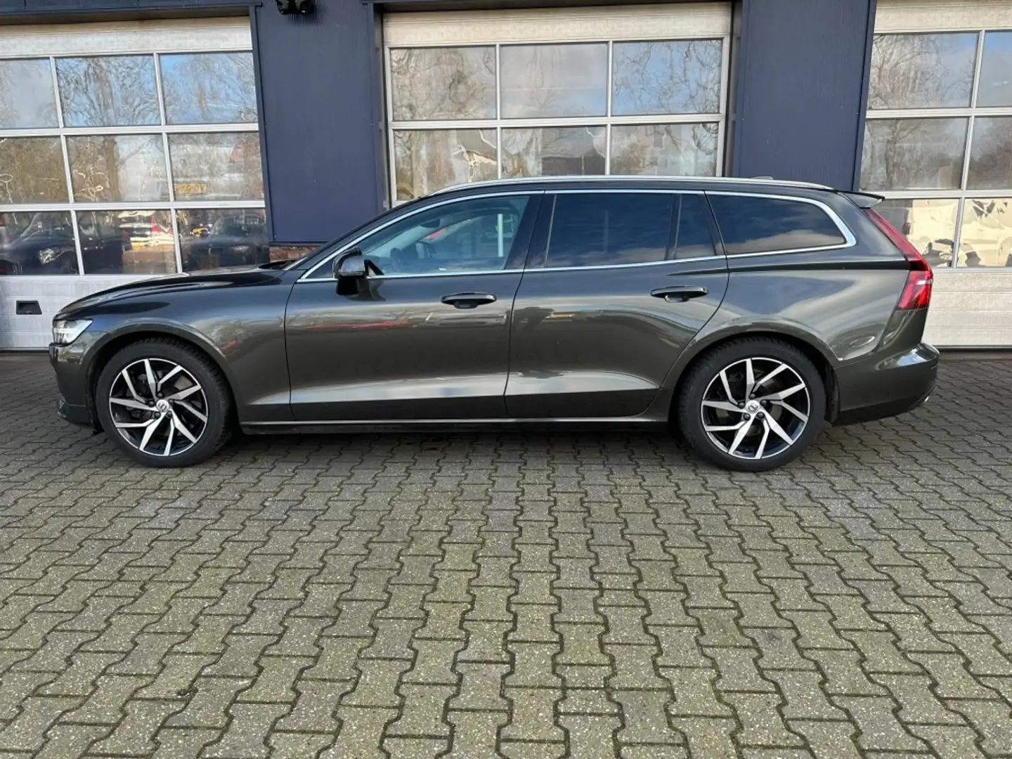 Volvo V60 2.0 T5 MOMENTUM AUTOMAAT. Gris - 2