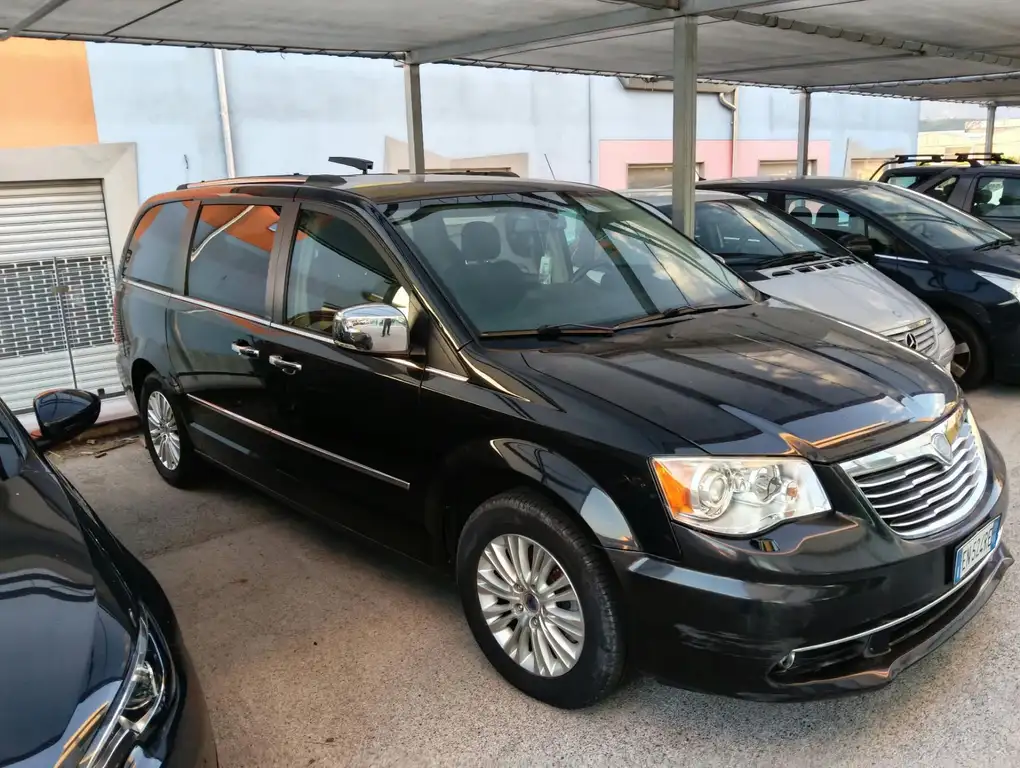 Lancia Voyager 2012 из Европы — купить под ключ