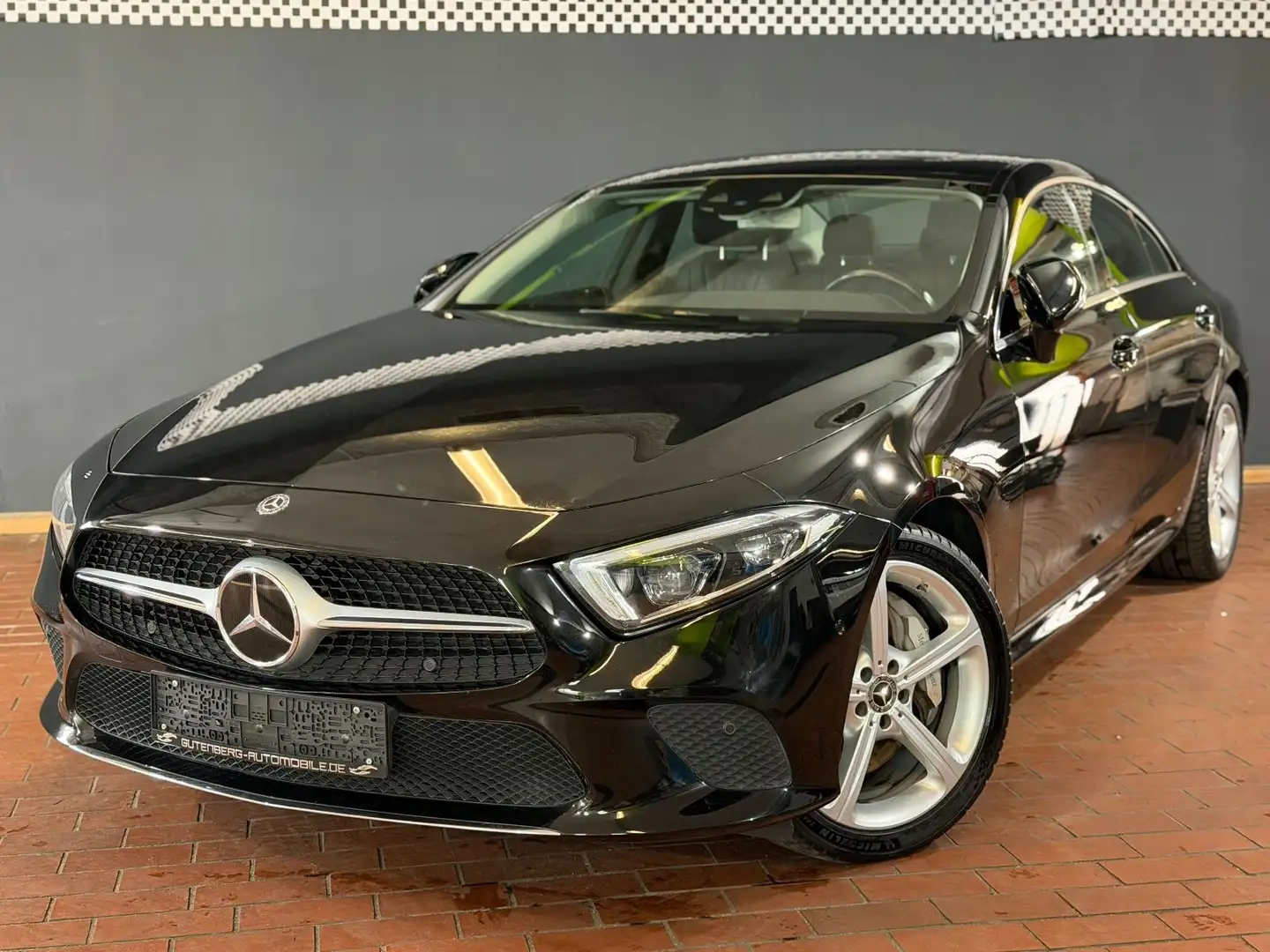 Mercedes-Benz CLS 350 CLS 4Matic Burmester Schiebedach Distronic Ahk Schwarz - 1