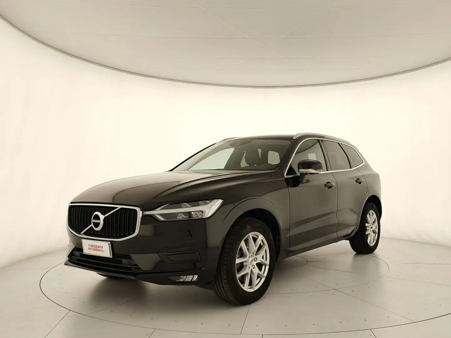 Volvo XC60 II 2.0 b4 Momentum Pro awd auto Чорний - 1