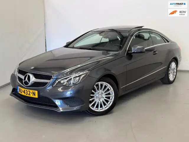 Mercedes-Benz E 200 Coupé / Pano / Camera / Stoelverwarming