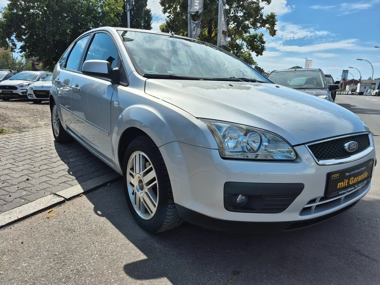 Ford Focus 1.6 16V Aut. Ghia 2 Hand Automatik Plateado - 1