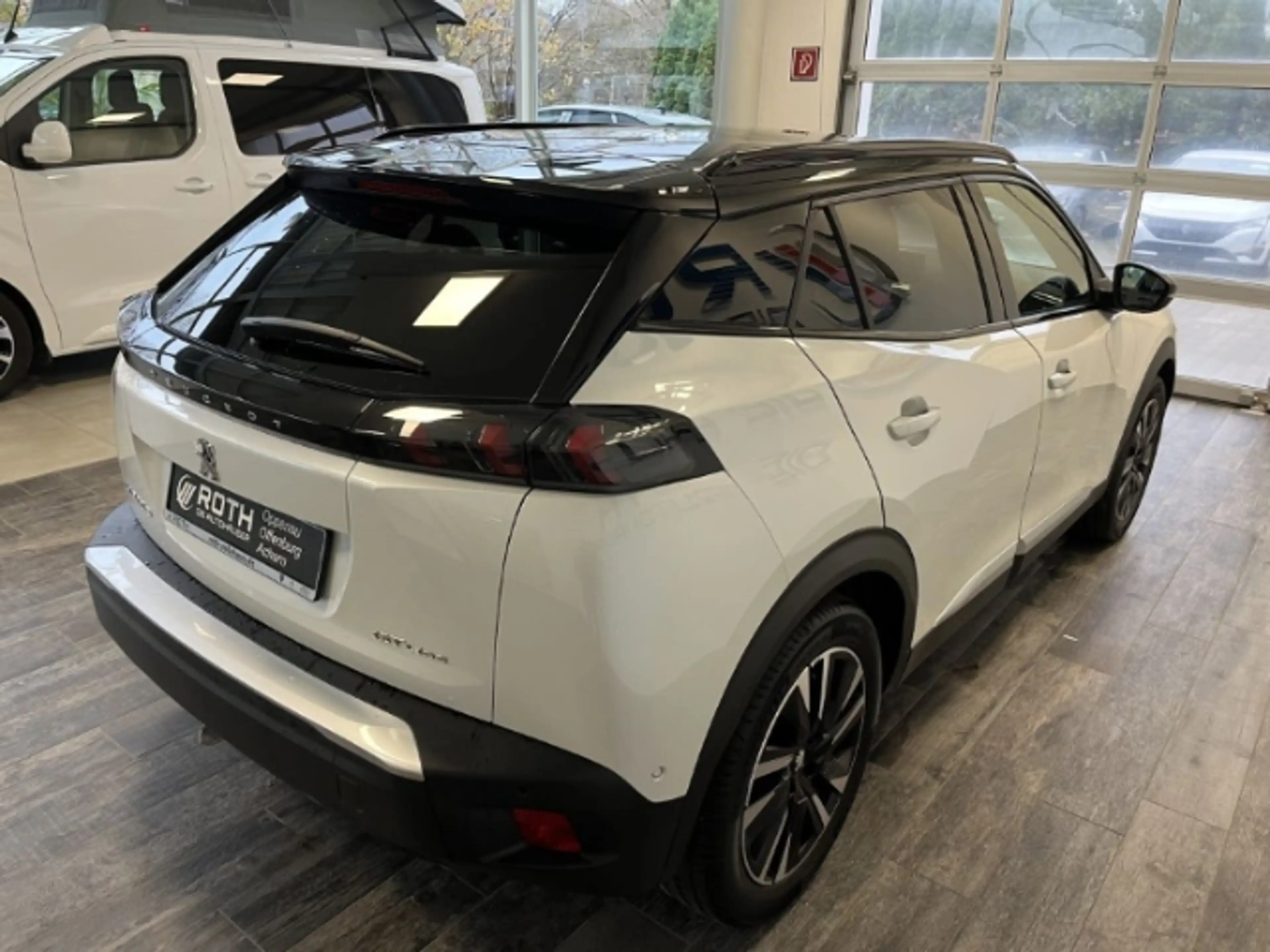 Peugeot 2008 136 Elektro GT El. Panodach Leder Digitales Cockpi — photo 3