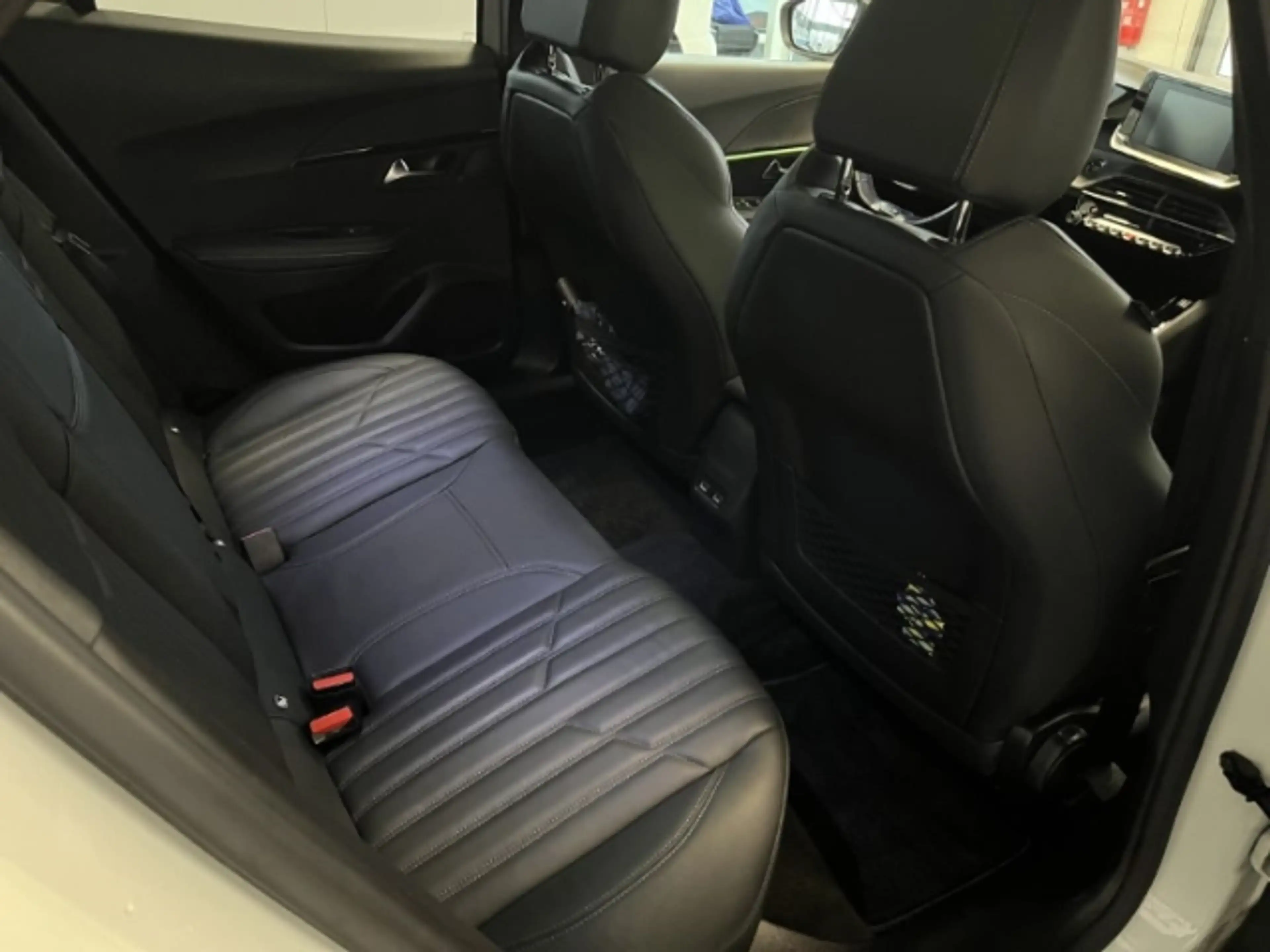 Peugeot 2008 136 Elektro GT El. Panodach Leder Digitales Cockpi — photo 6