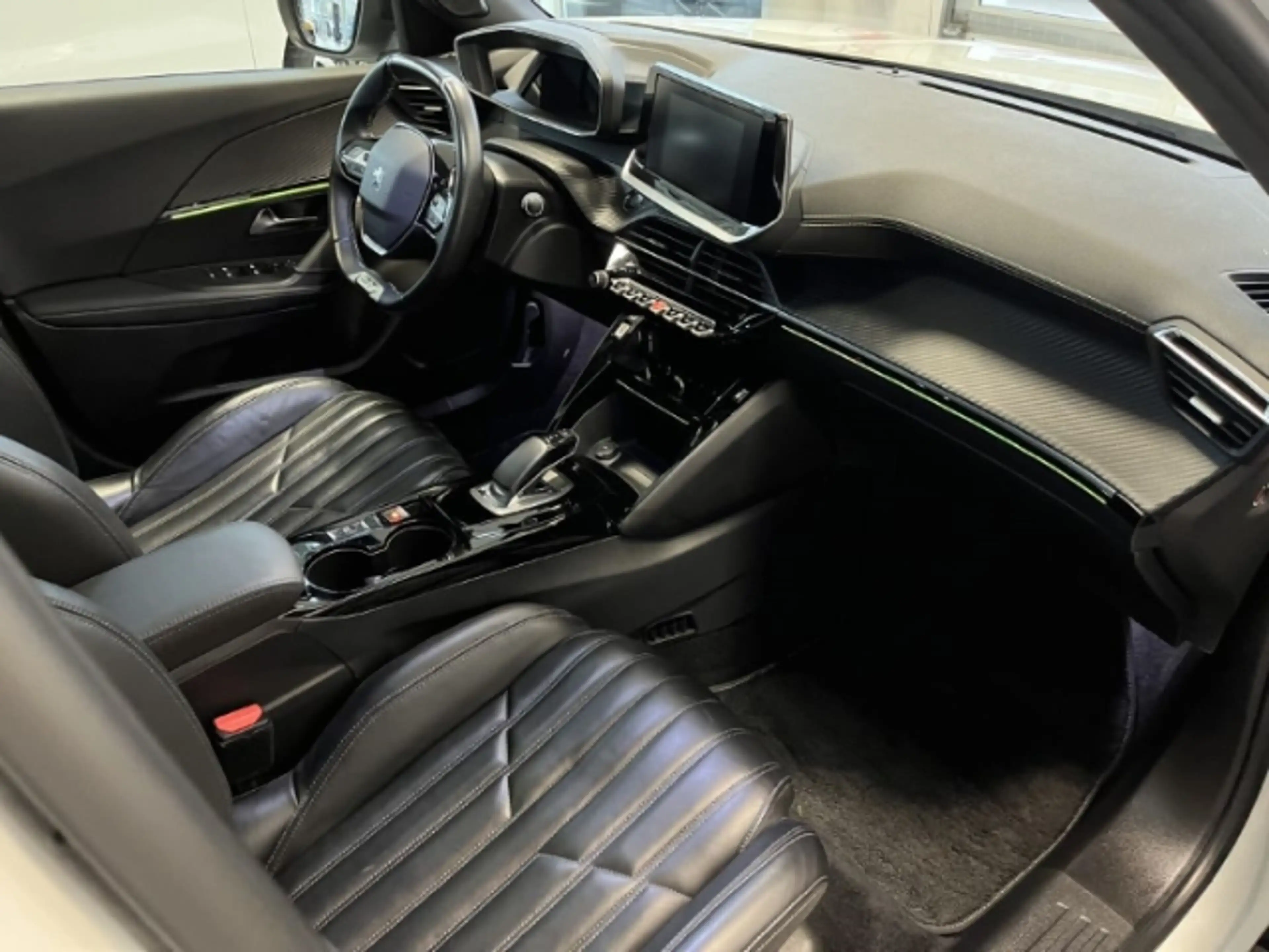 Peugeot 2008 136 Elektro GT El. Panodach Leder Digitales Cockpi — photo 5