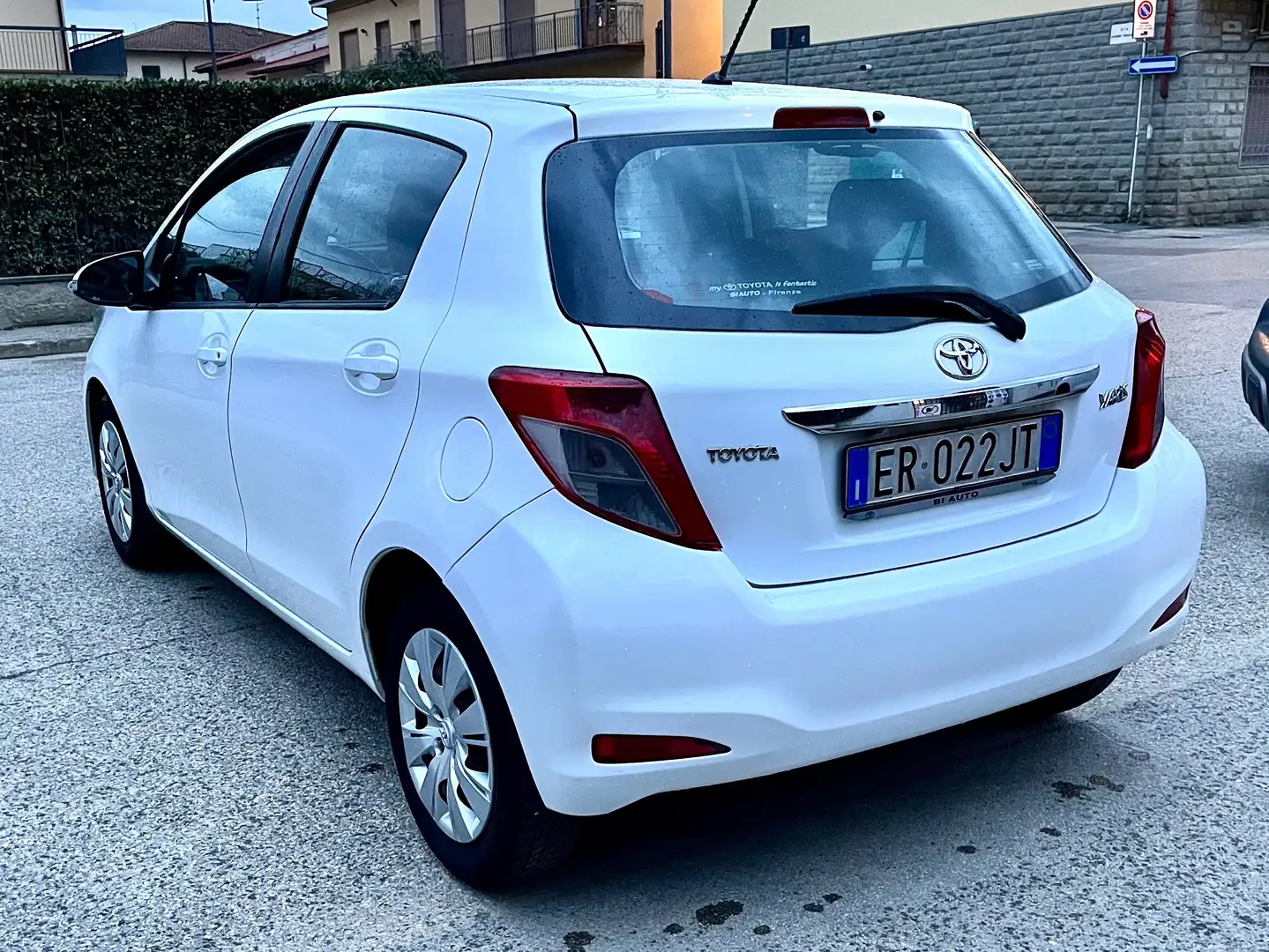 Toyota Yaris Yaris III 2011 5p 1.3 Style Bianco - 2