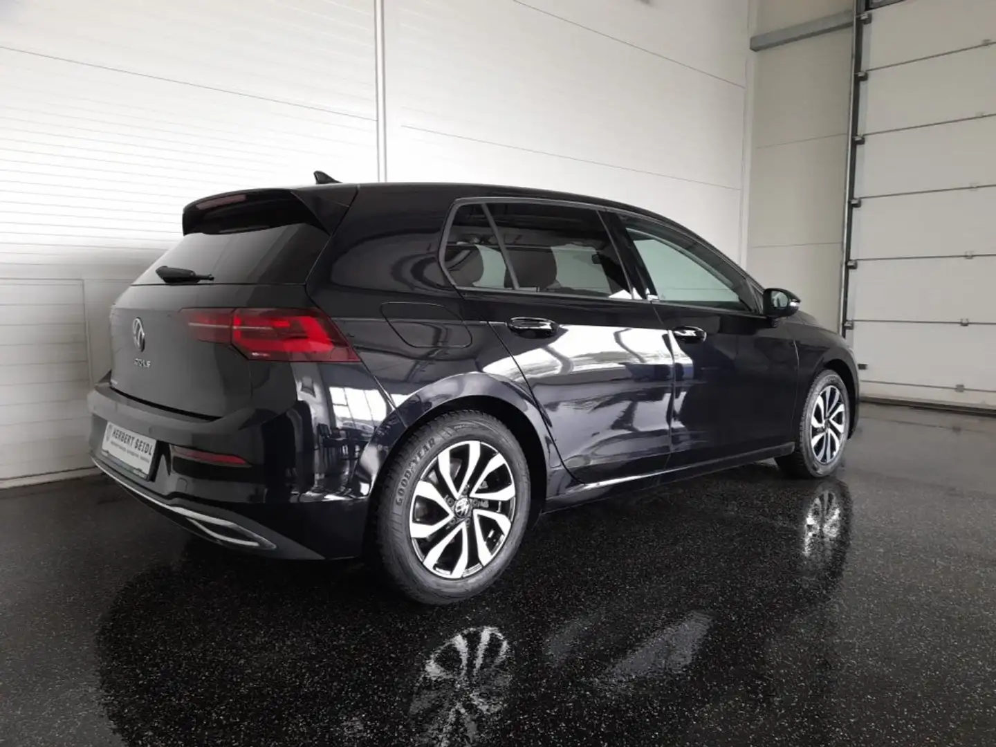 Volkswagen Golf VIII ACTIVE 2,0 TDI DSG *SKY / MATRIX-LED / HEAD-UP / VIRTUELL PRO / NAVI / AHV & KAMERA / ACC / KEYLESS* Schwarz - 2