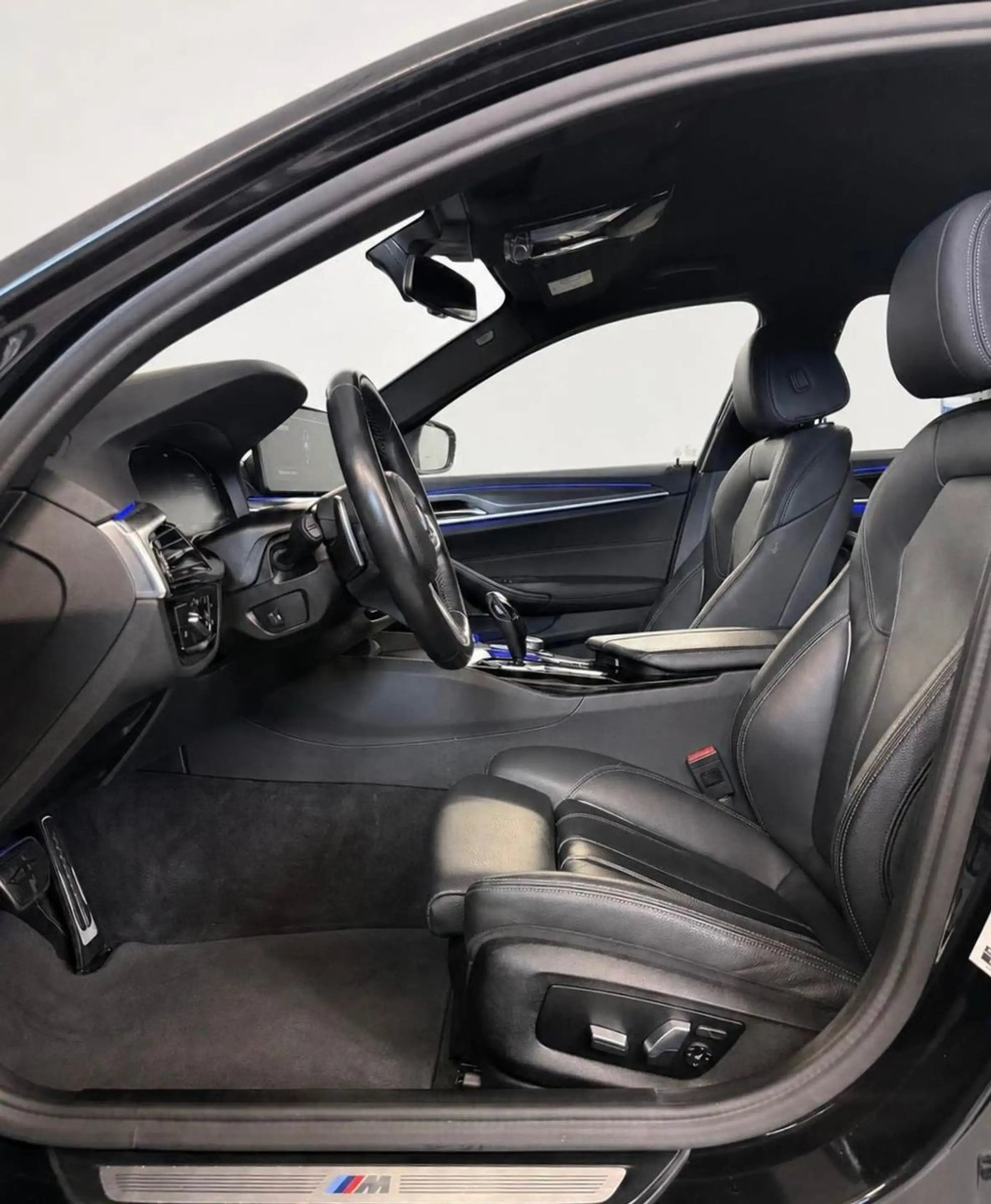BMW 520 d M-Sport HUD/MEMORY/H&K/KAMERA/LEDER/AHK — photo 11
