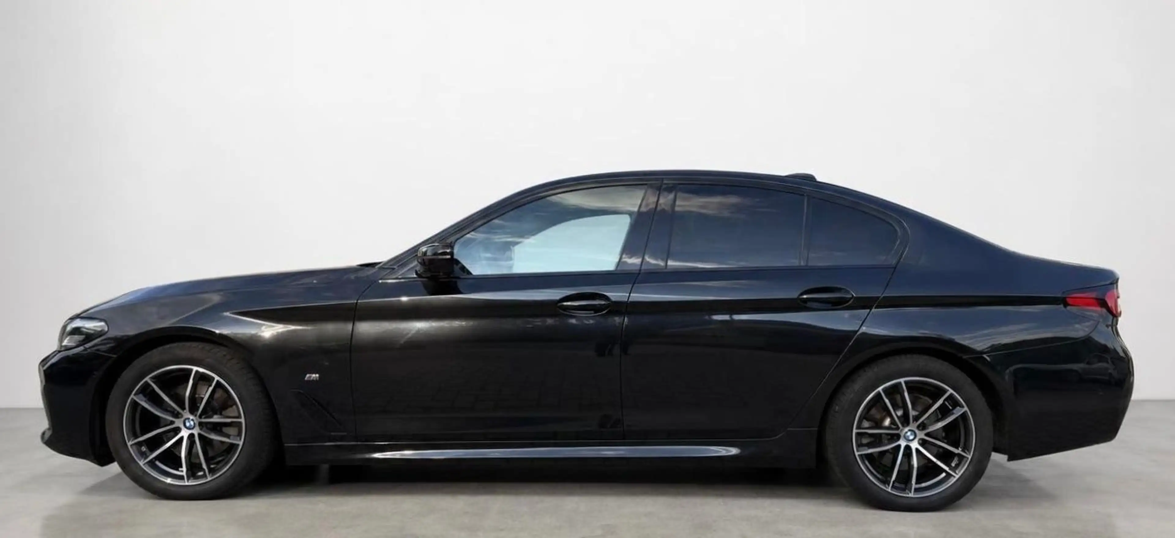 BMW 520 d M-Sport HUD/MEMORY/H&K/KAMERA/LEDER/AHK — photo 2
