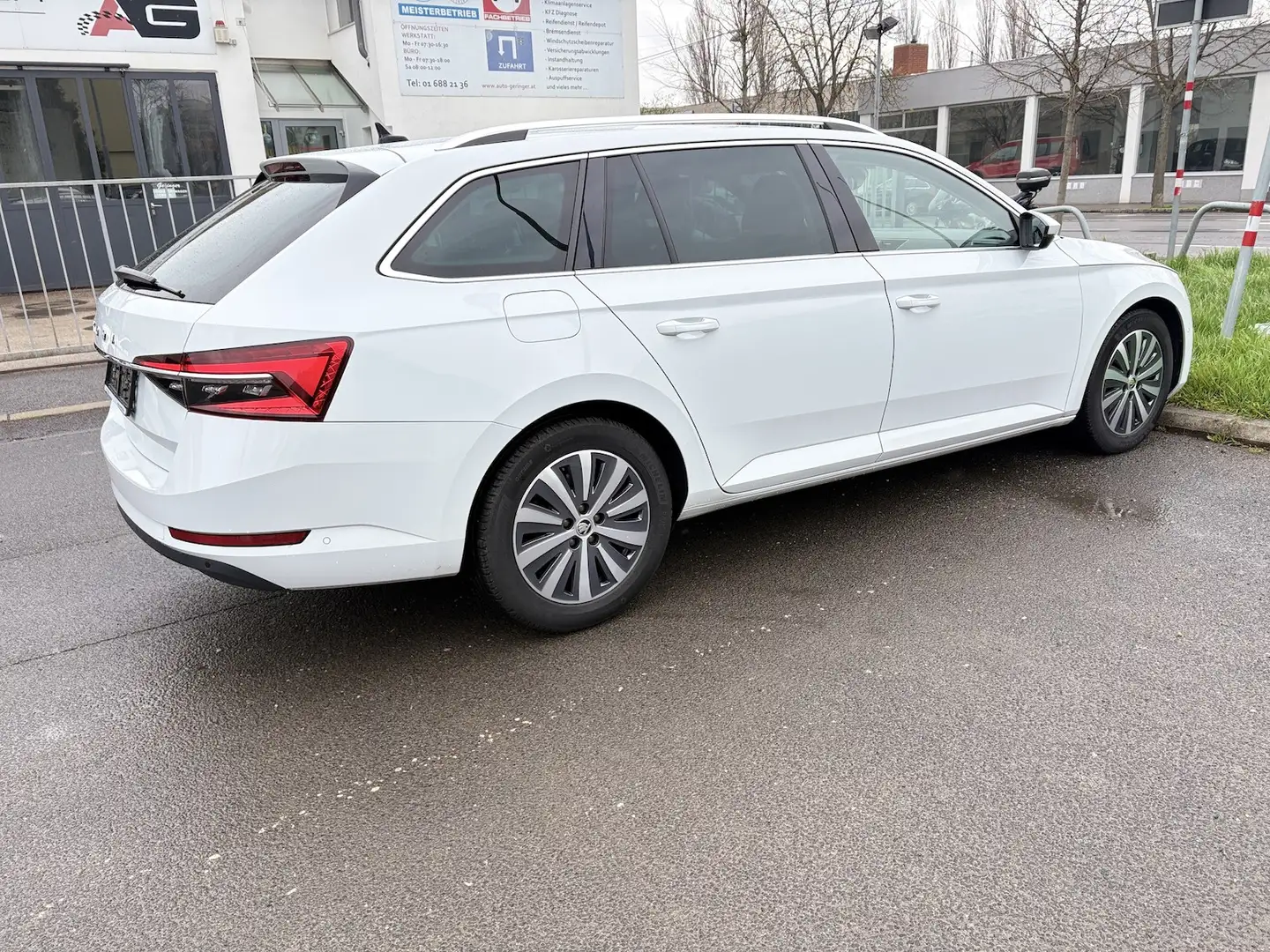 Skoda Superb Kombi 2.0 TDI Style DSG*LED*NAVI*KAMERA Weiß - 2
