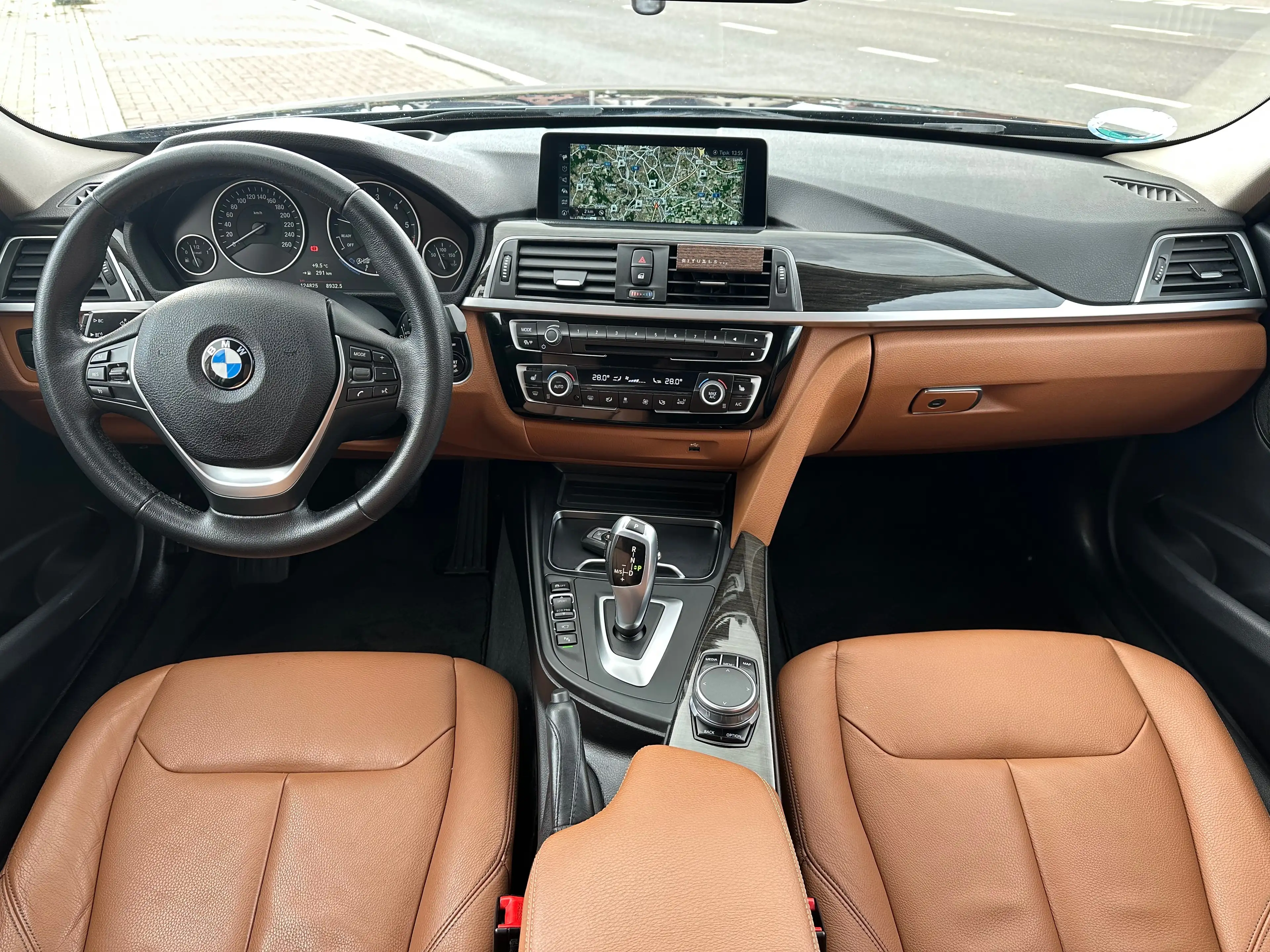 BMW 316 dA Luxury / GPS Cuir LED Caméra Cruise Capteurs — photo 9
