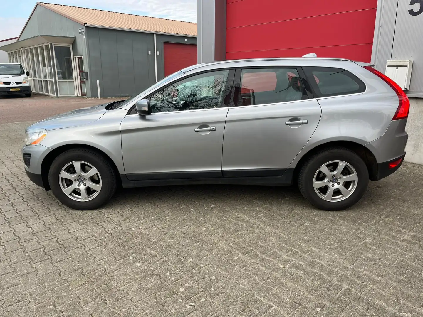 Volvo XC60 2.0T 203pk Summum Automaat / VERKOOP AAN HANDEL OF Grigio - 2