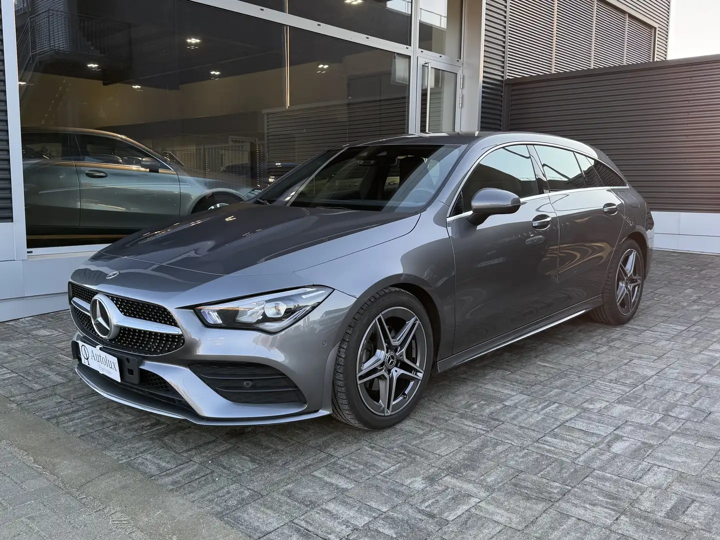Mercedes-Benz CLA 200 Shooting Brake Premium auto Gris - 1