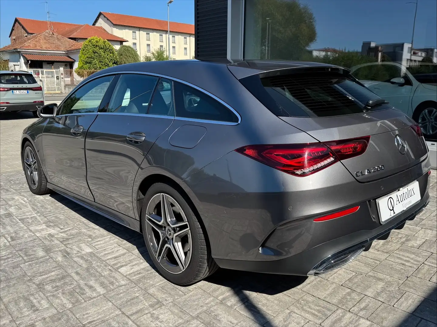Mercedes-Benz CLA 200 Shooting Brake Premium auto Grau - 2