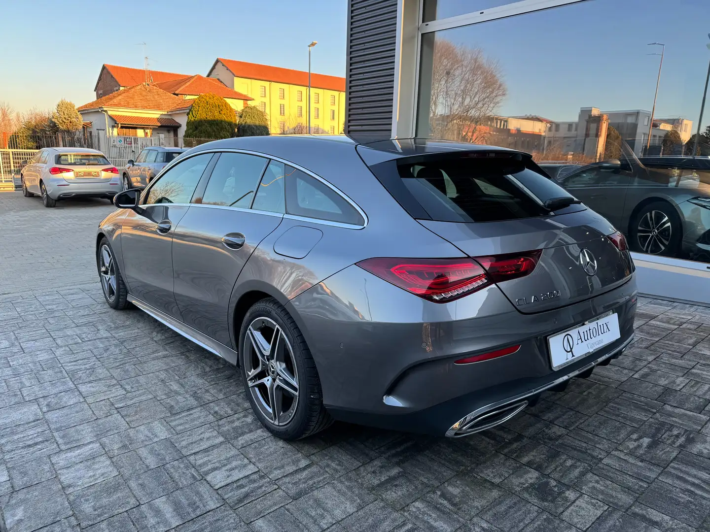 Mercedes-Benz CLA 200 Shooting Brake Premium auto Gris - 2