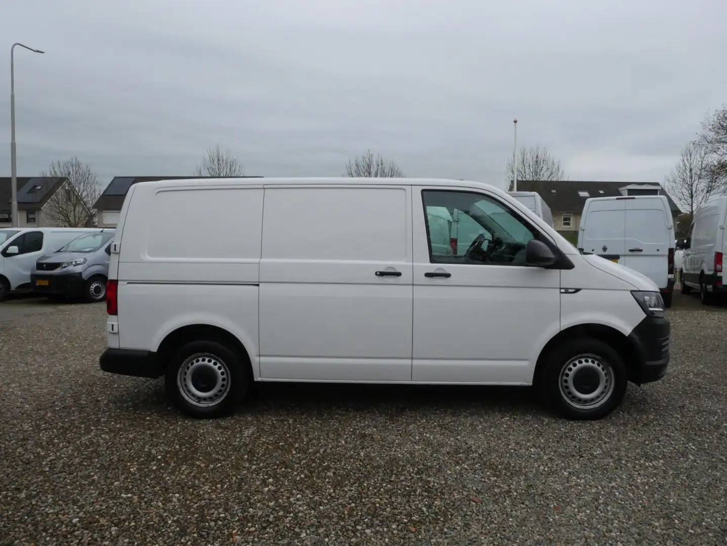 Volkswagen T6 Transporter 2.0 TDI 100PK, L1H1, Airco, Geen garantie, zo meen Wit - 2