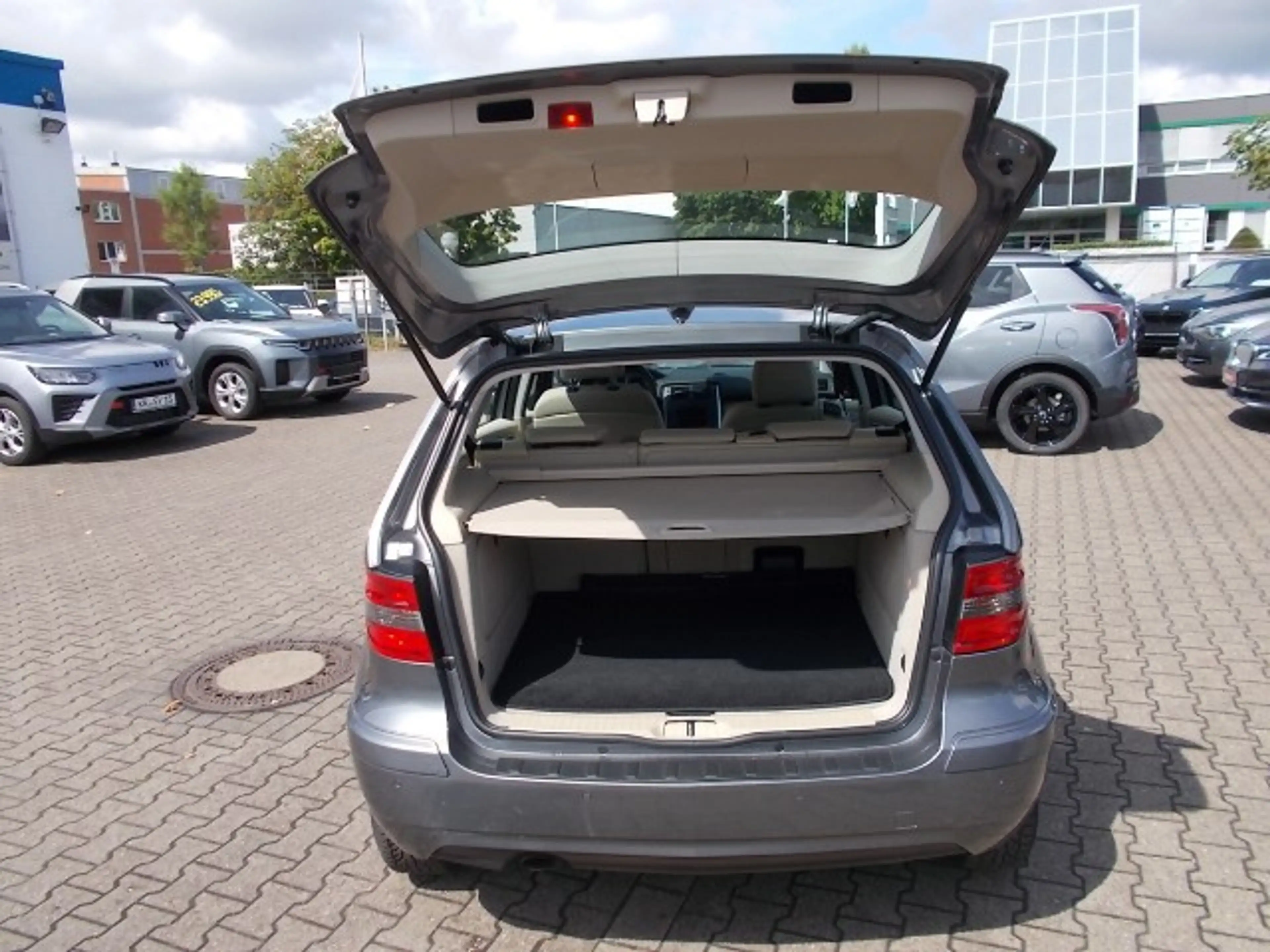 Mercedes-Benz B 180 PanoDach Navi Park Ass. Allwetter — photo 12