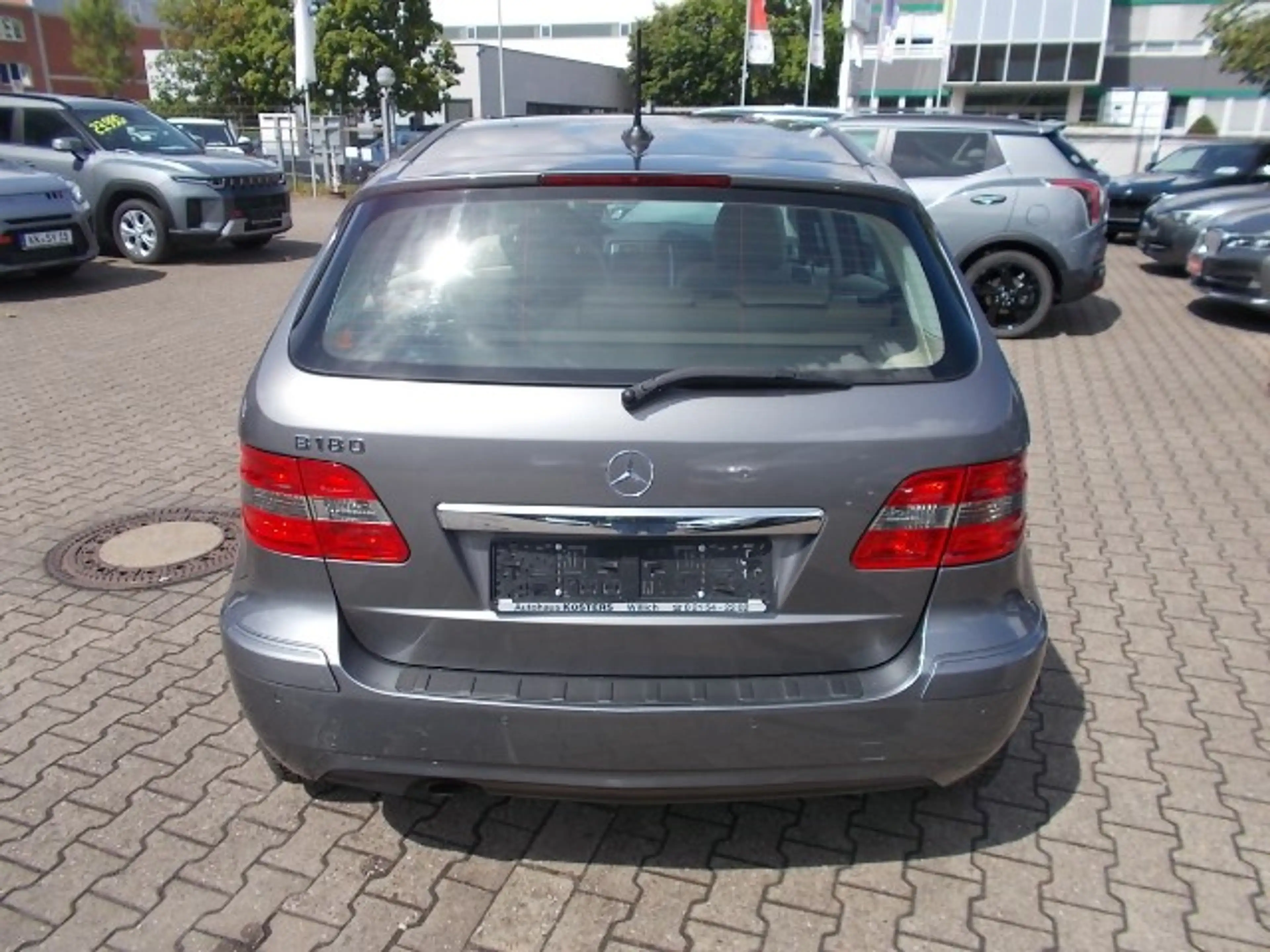Mercedes-Benz B 180 PanoDach Navi Park Ass. Allwetter — photo 6