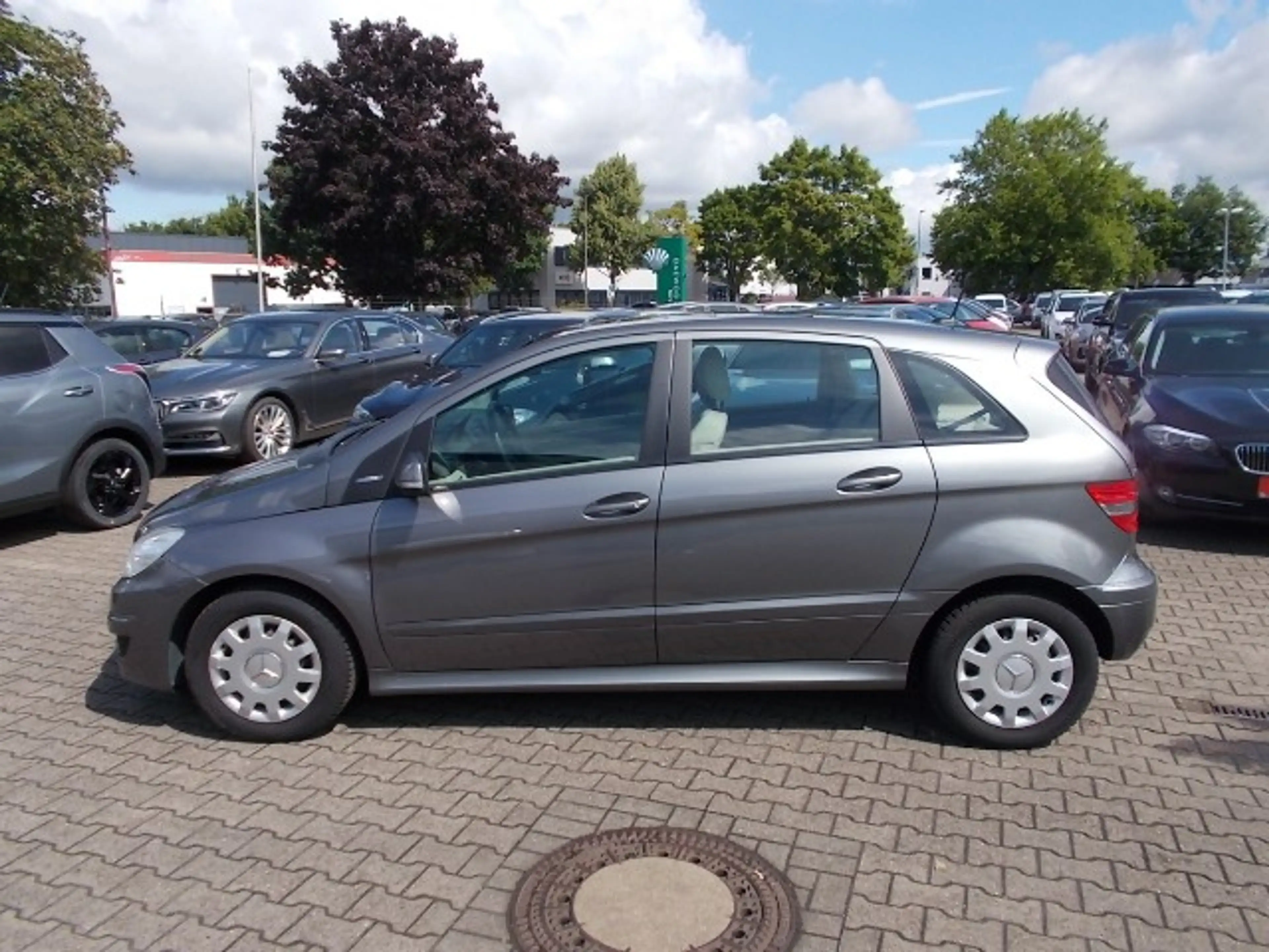 Mercedes-Benz B 180 PanoDach Navi Park Ass. Allwetter — photo 8