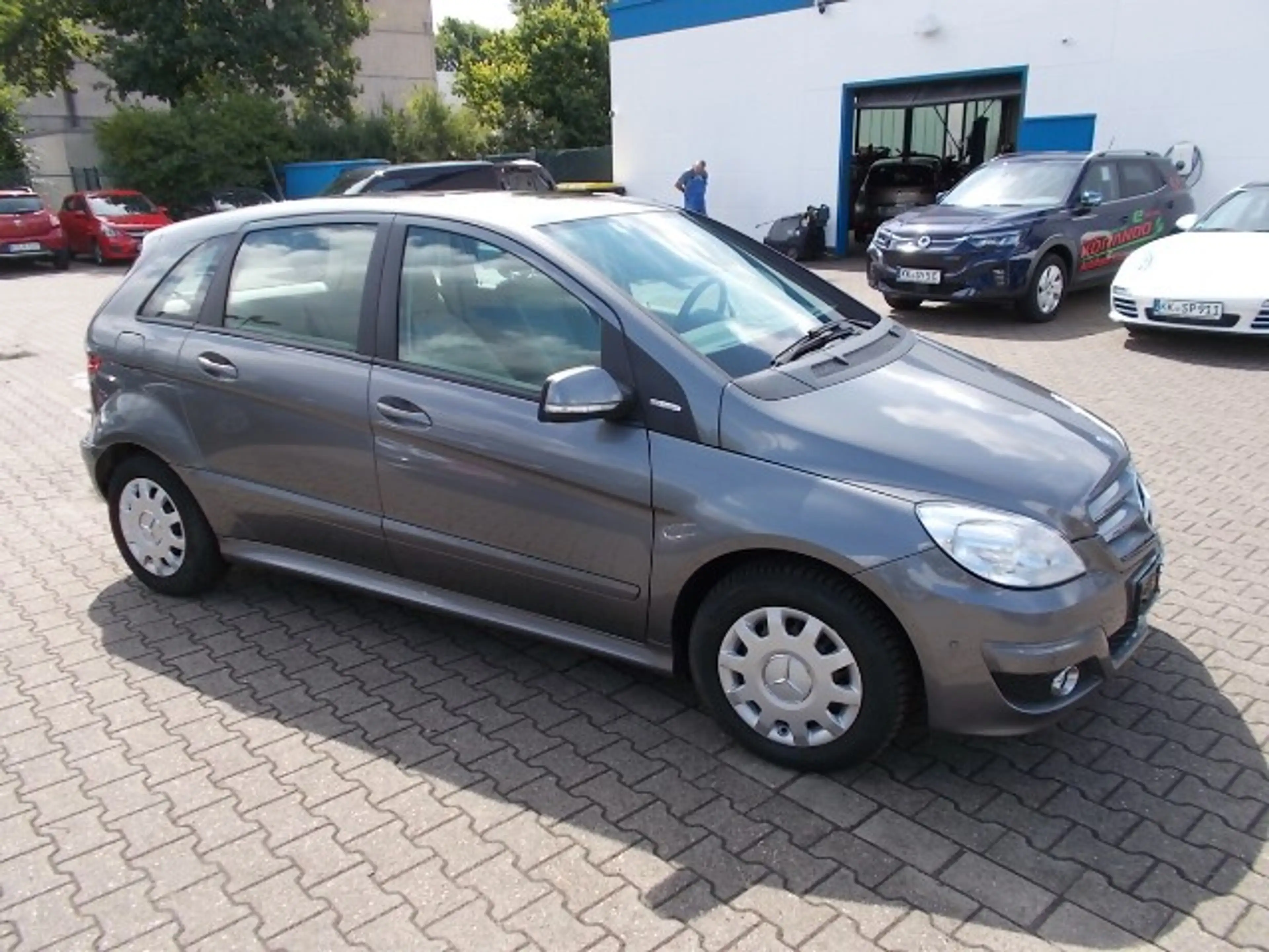 Mercedes-Benz B 180 PanoDach Navi Park Ass. Allwetter — photo 3