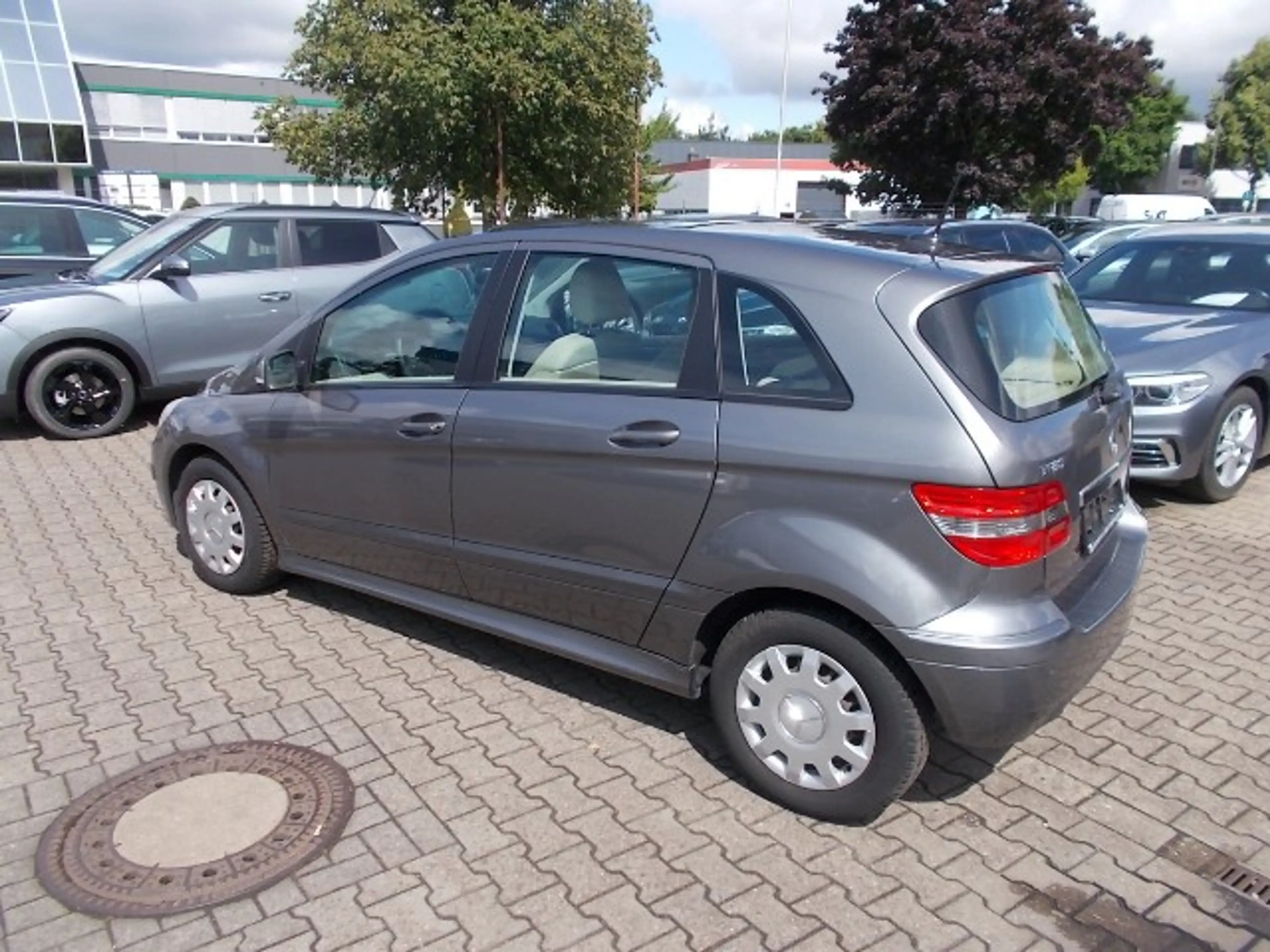 Mercedes-Benz B 180 PanoDach Navi Park Ass. Allwetter — photo 7