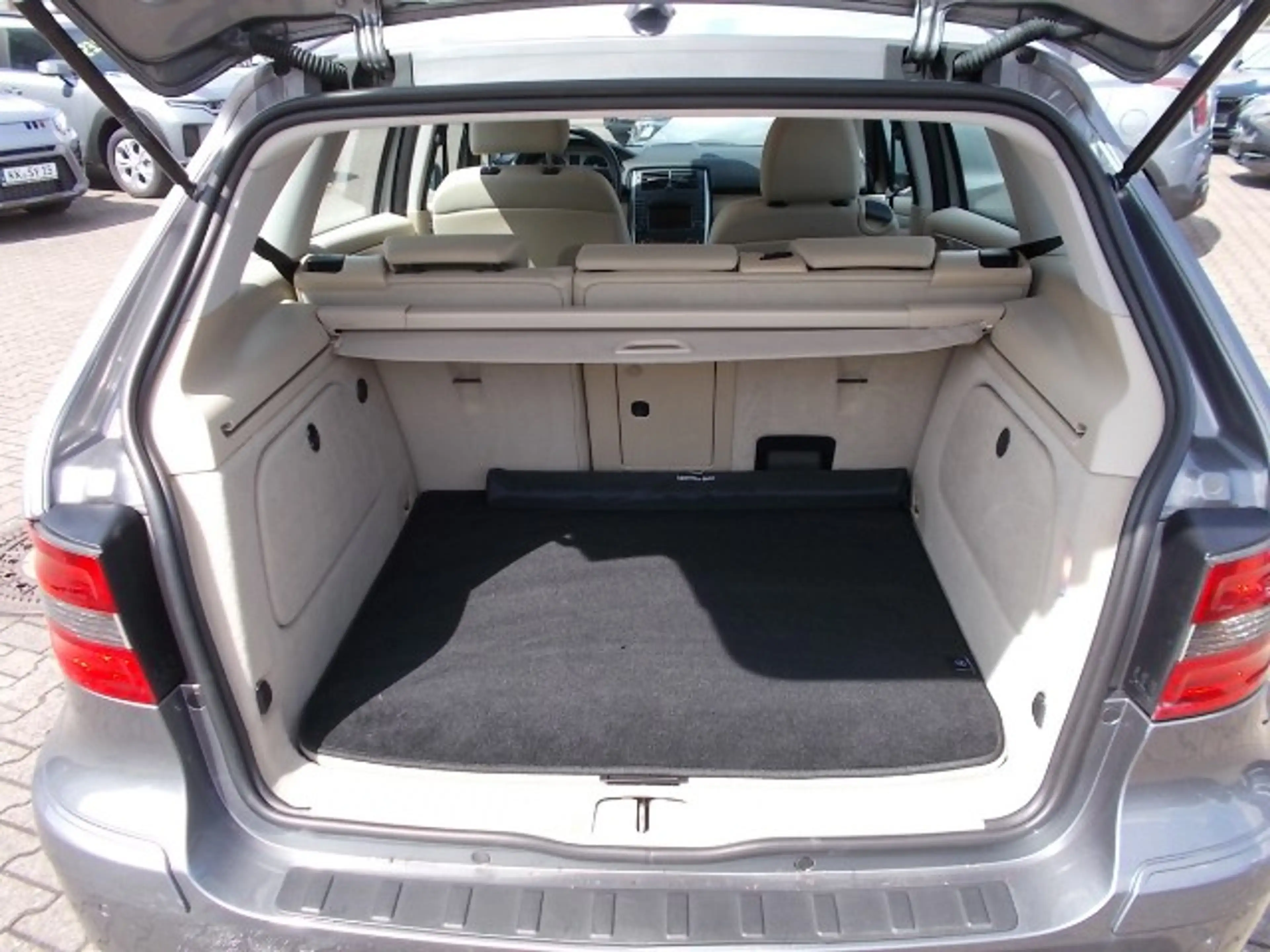Mercedes-Benz B 180 PanoDach Navi Park Ass. Allwetter — photo 14