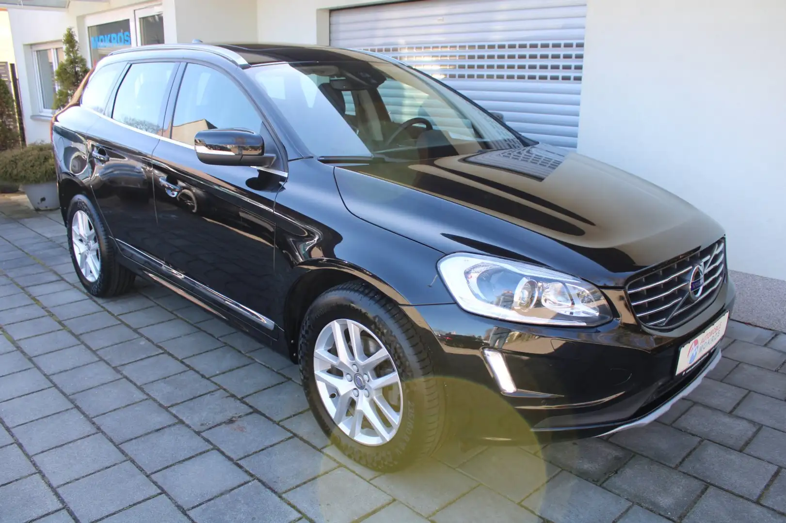 Volvo XC60 D5 AWD Geartronic Summum BiXenon Leder Panorama AL Schwarz - 1
