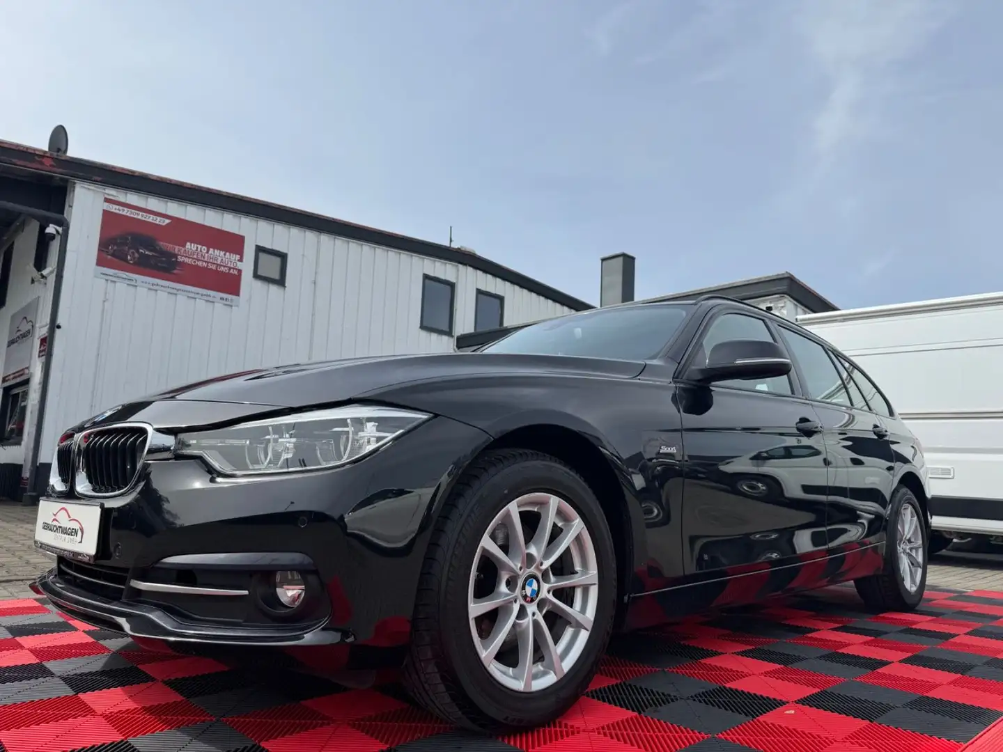 BMW 320 d xDrive Touring Aut. Sport Line*LED*PDC* Schwarz - 1