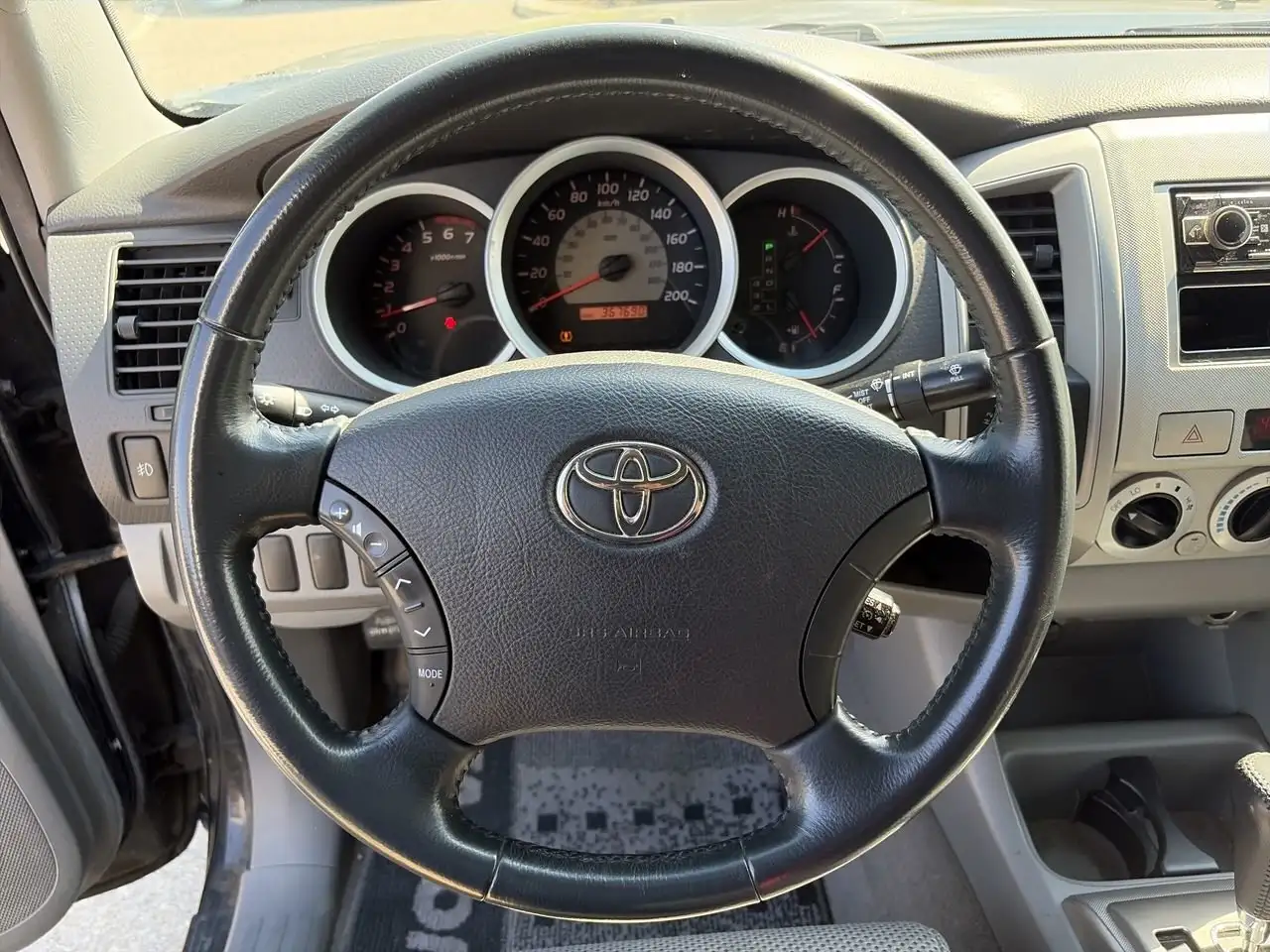 Toyota Tacoma снимка Toyota Tacoma
