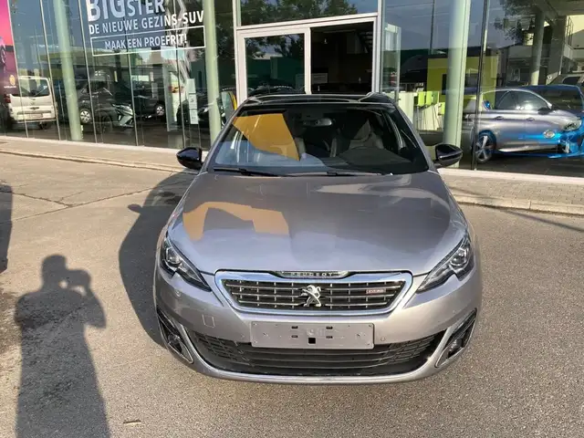 Peugeot 308 view 2