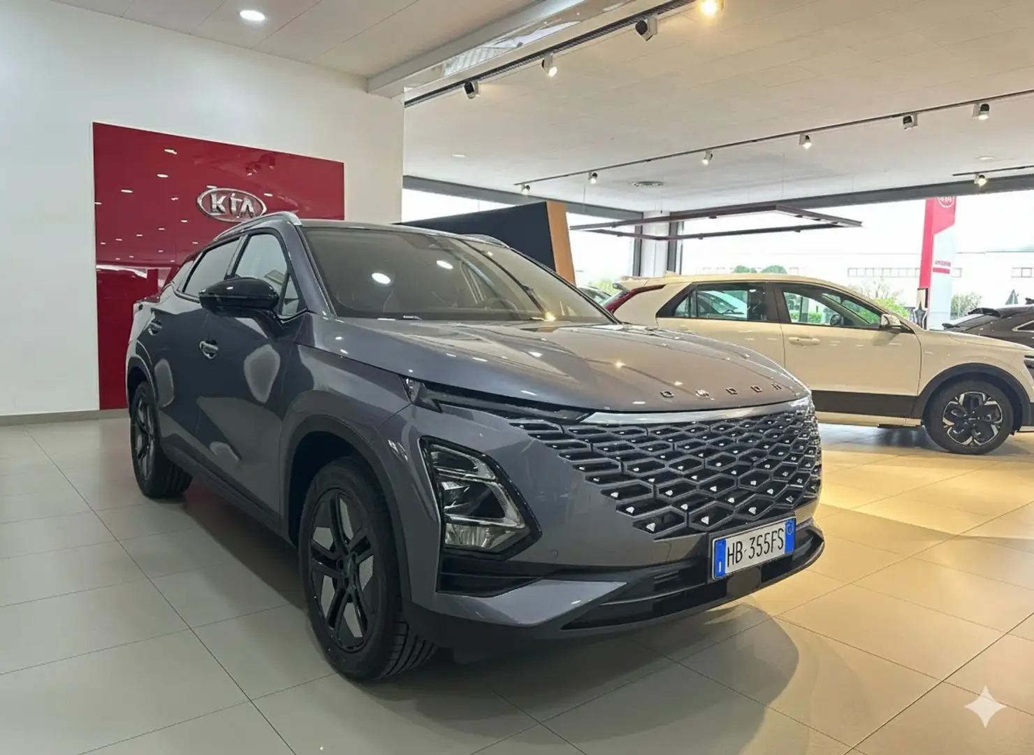 Omoda 5 1.6 TGDI 7DCT PURE ANCHE GPL Grau - 1