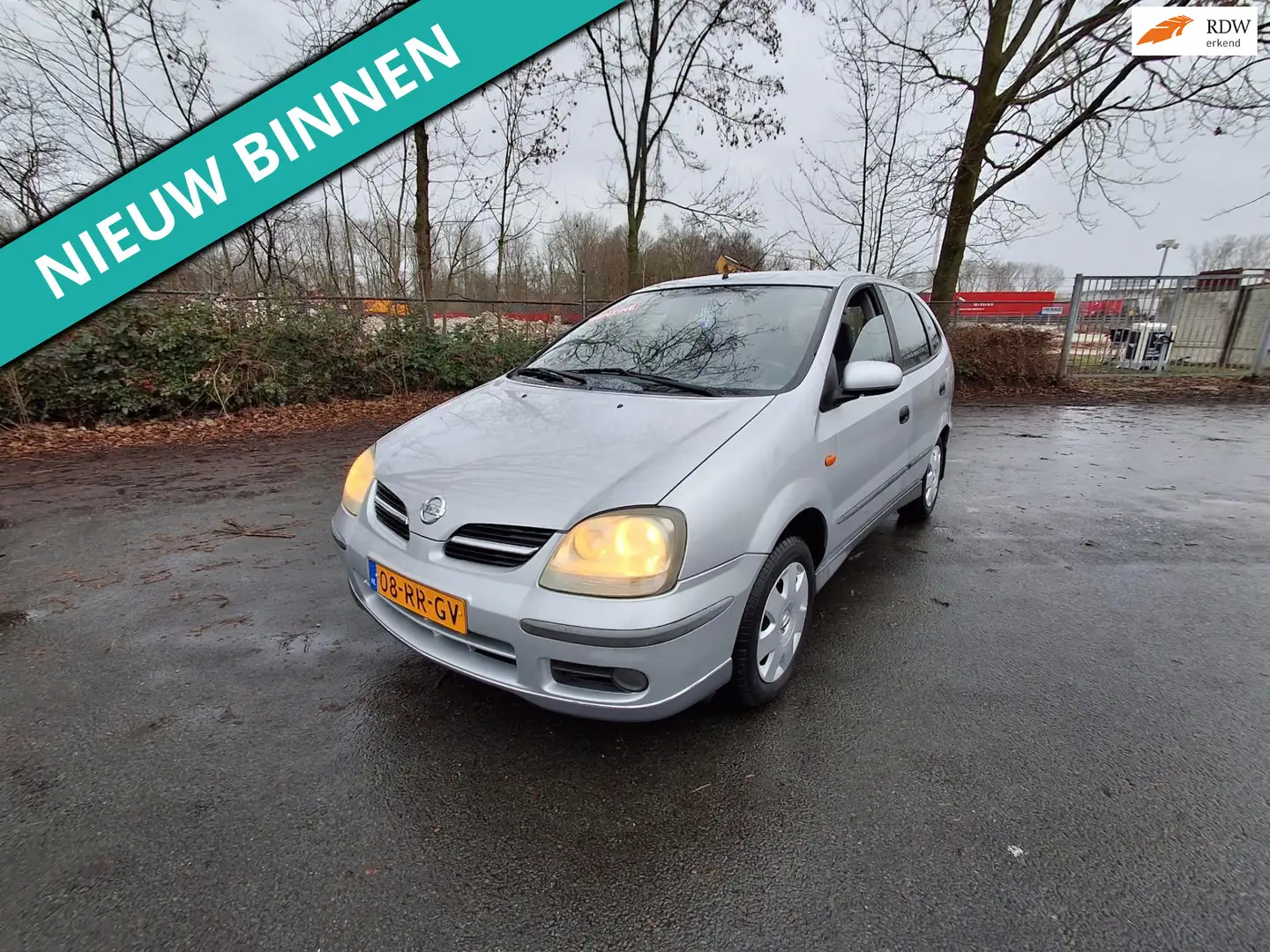 Nissan Almera Tino 1.8 Visia LEUKE AUTO RIJDT EN SCHAKELT GOED Grau - 1