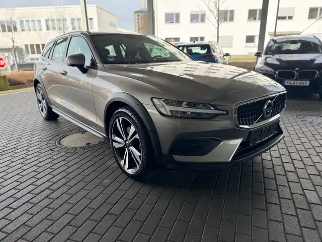 Volvo V60 Cross Country D4 Pro Pano Bel.Sitz HUD