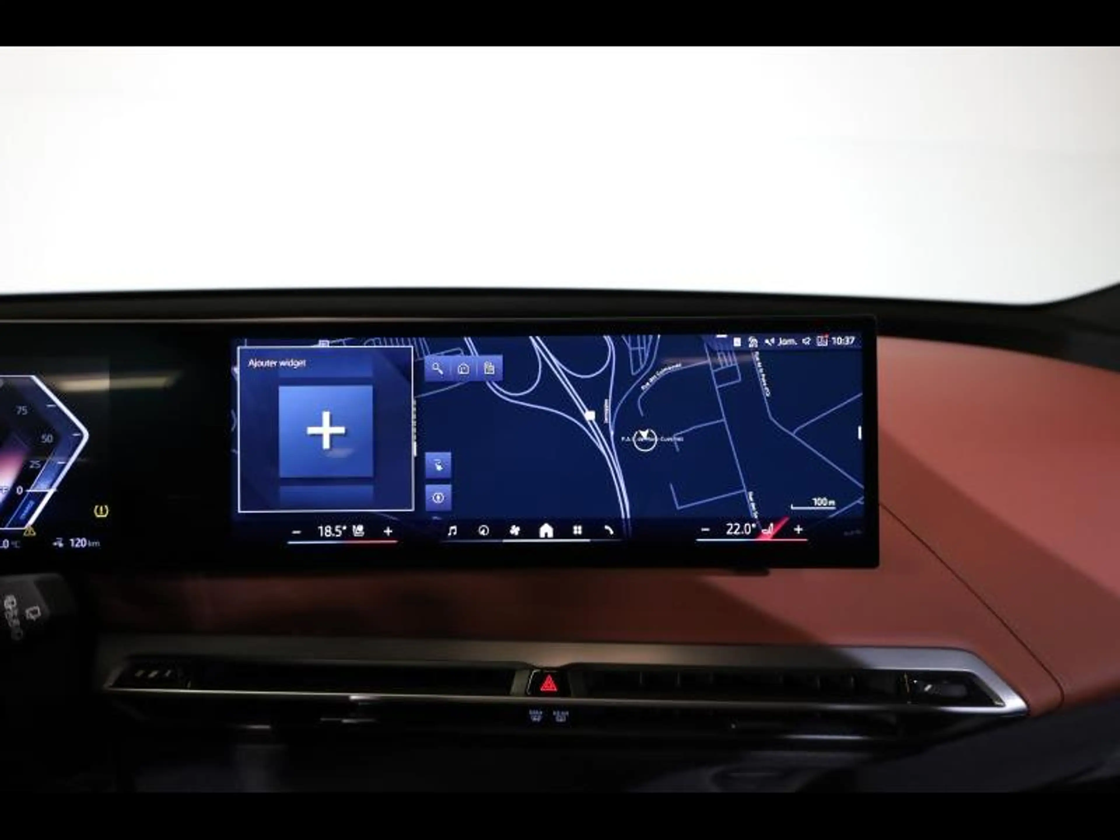 BMW iX xDrive60 Kit M Sport — photo 11