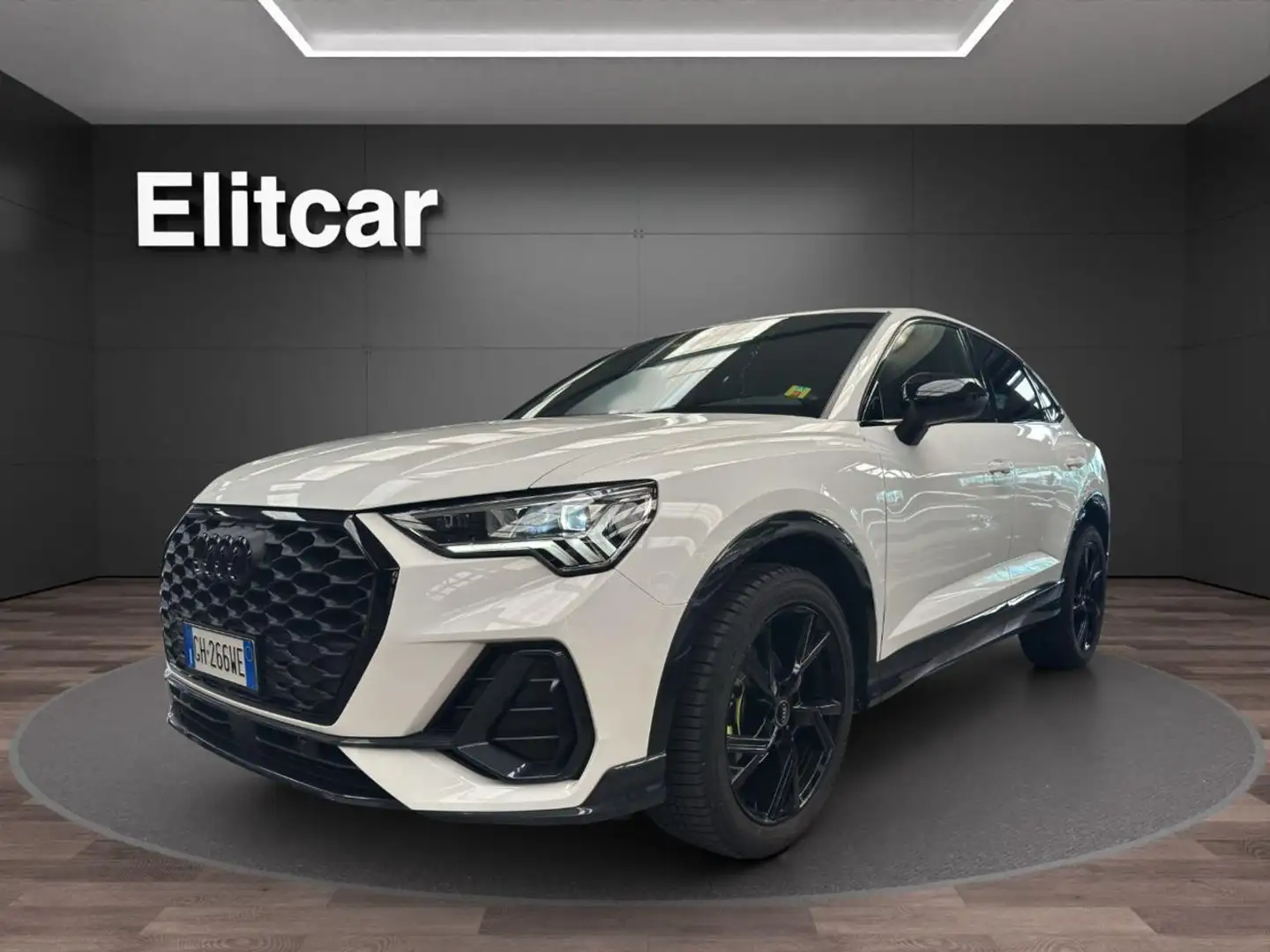 Audi Q3 SPB 35 TFSI S tronic S line edition Bianco - 1