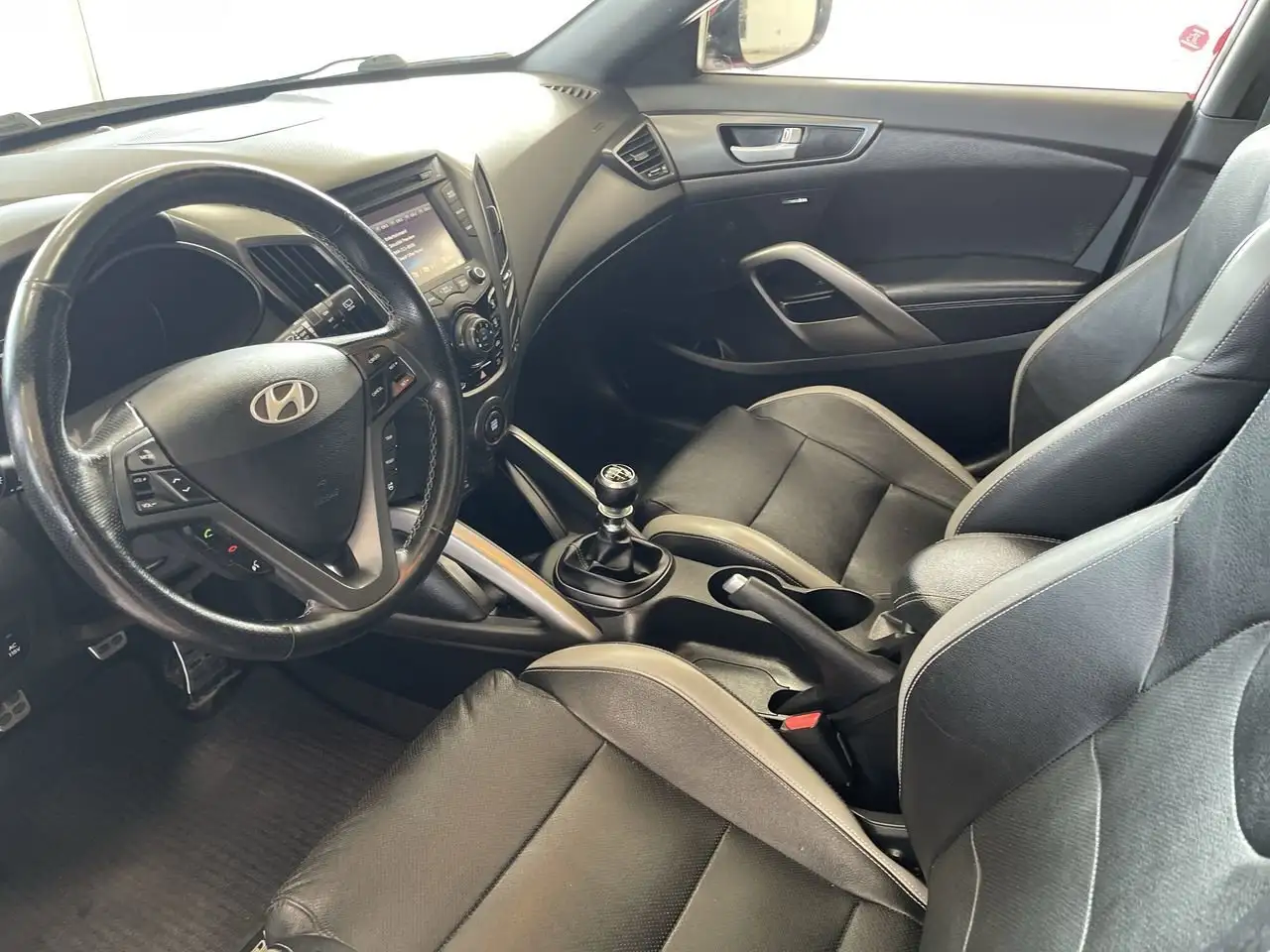 Hyundai VELOSTER photo Hyundai VELOSTER