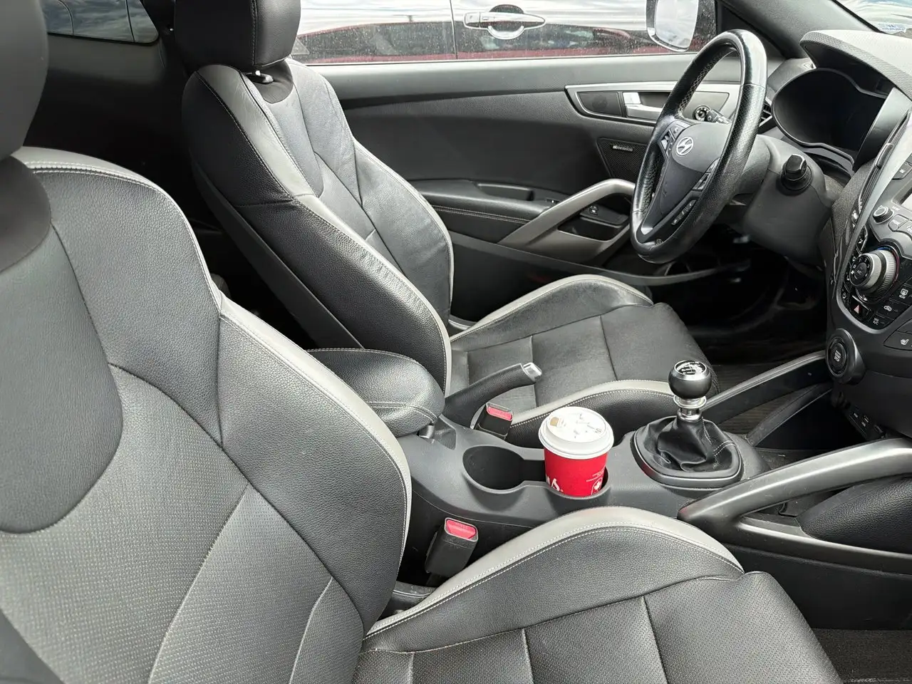 Hyundai VELOSTER снимка Hyundai VELOSTER