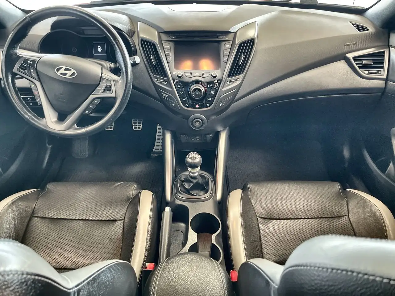 Hyundai VELOSTER photo Hyundai VELOSTER