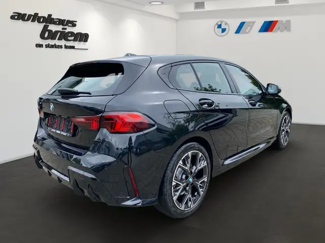 BMW 1 Series view 3