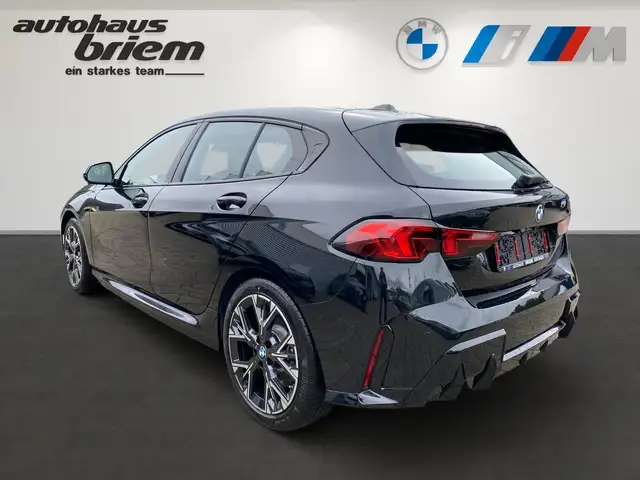 BMW 1 Series view 4