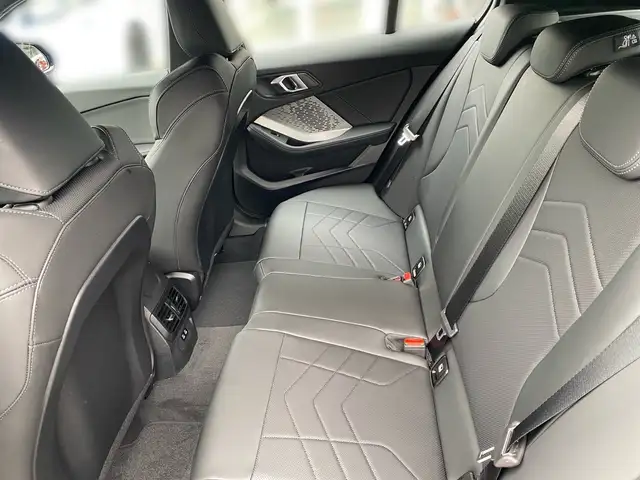 BMW 1 Series view 11