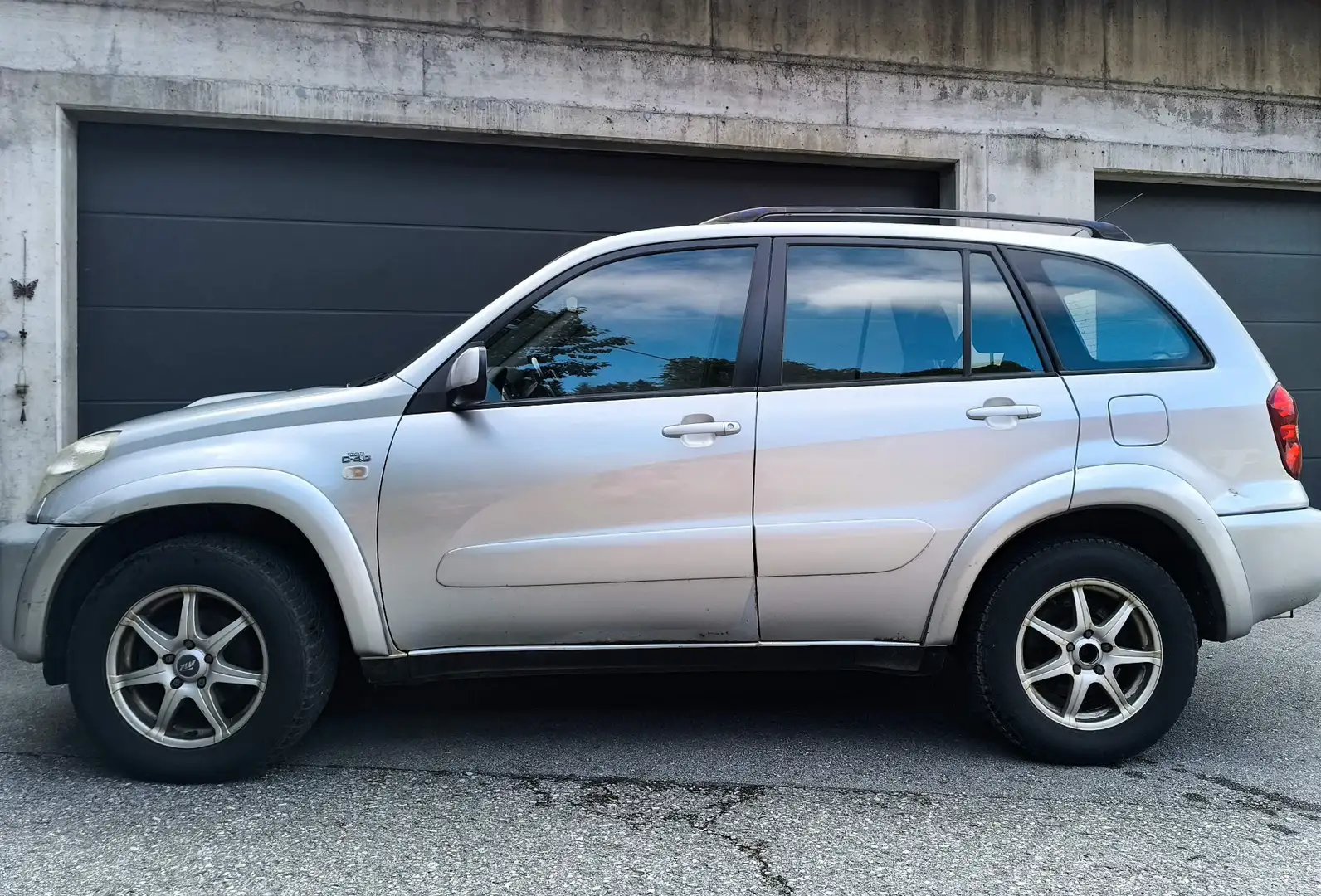 Toyota RAV4 RAV 4 D-4D 4x4 Silber - 1