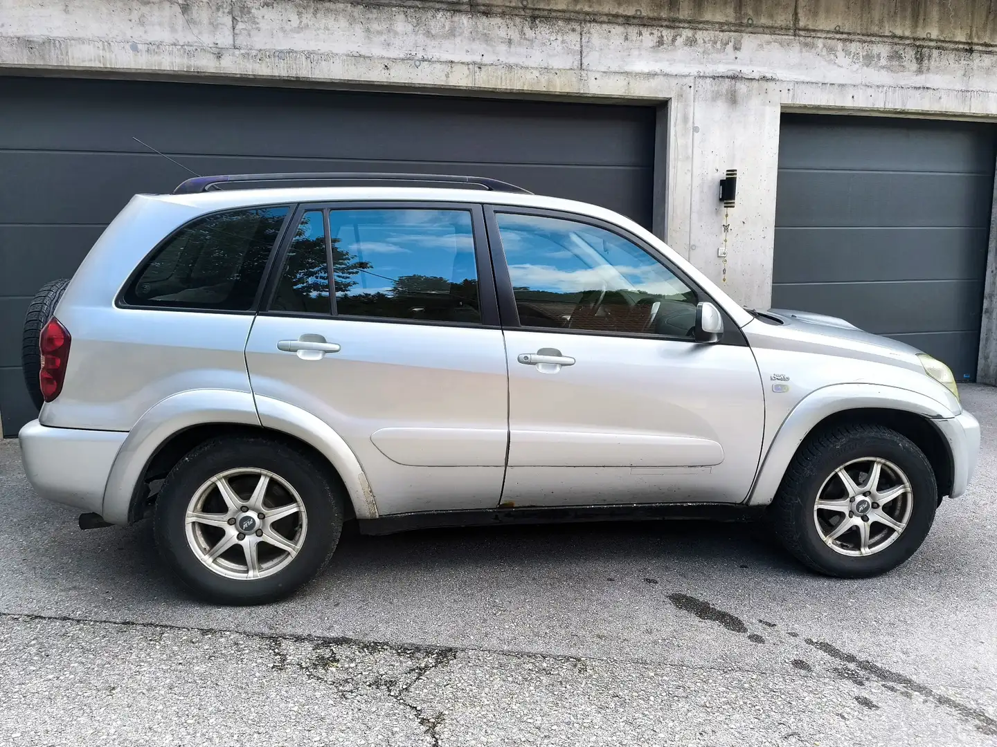 Toyota RAV4 RAV 4 D-4D 4x4 Silber - 2