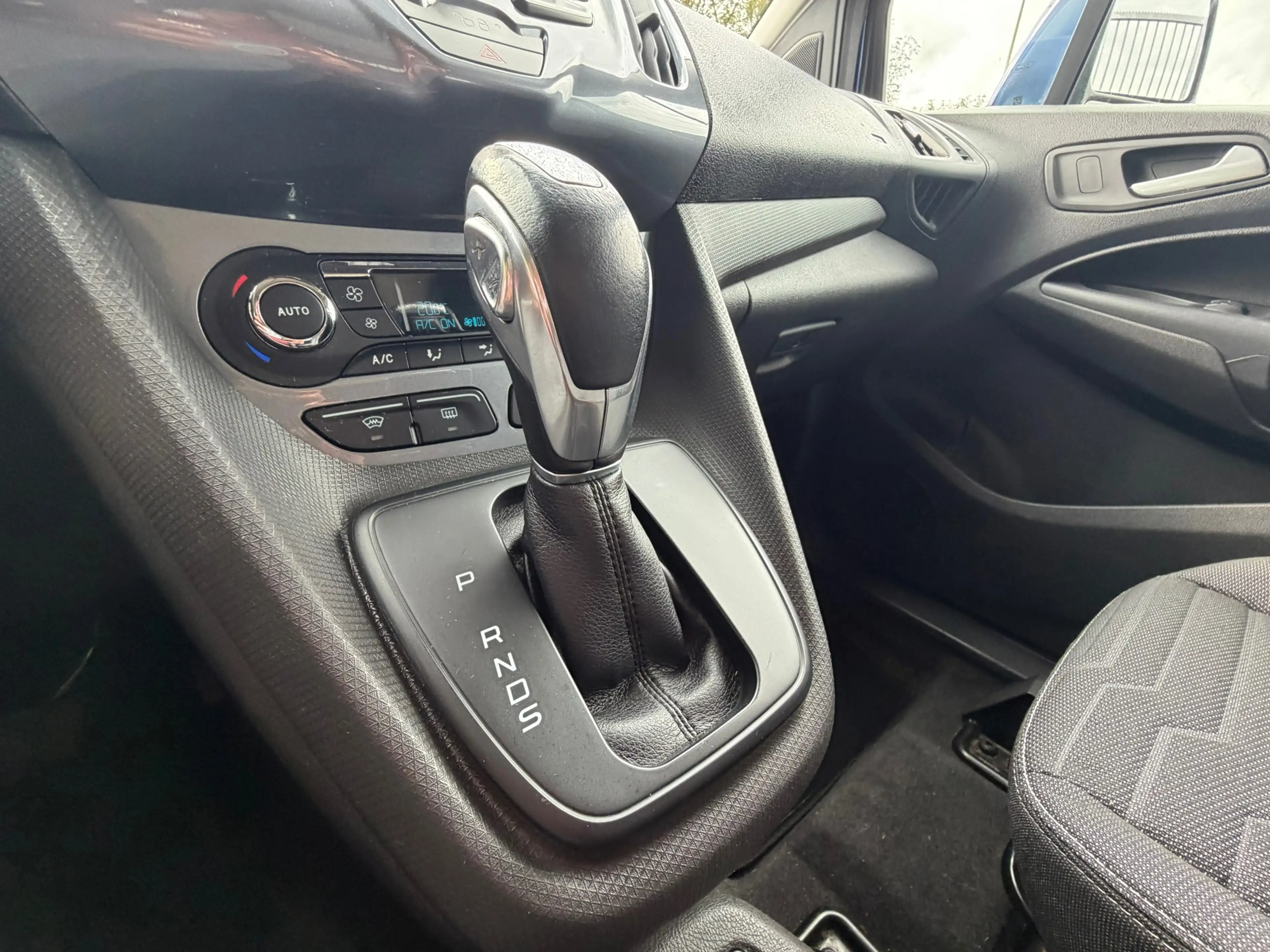 Ford Tourneo Connect 5-Pers 1.6 Titanium Automaat Trekhaak Stoelverw 2x — photo 29
