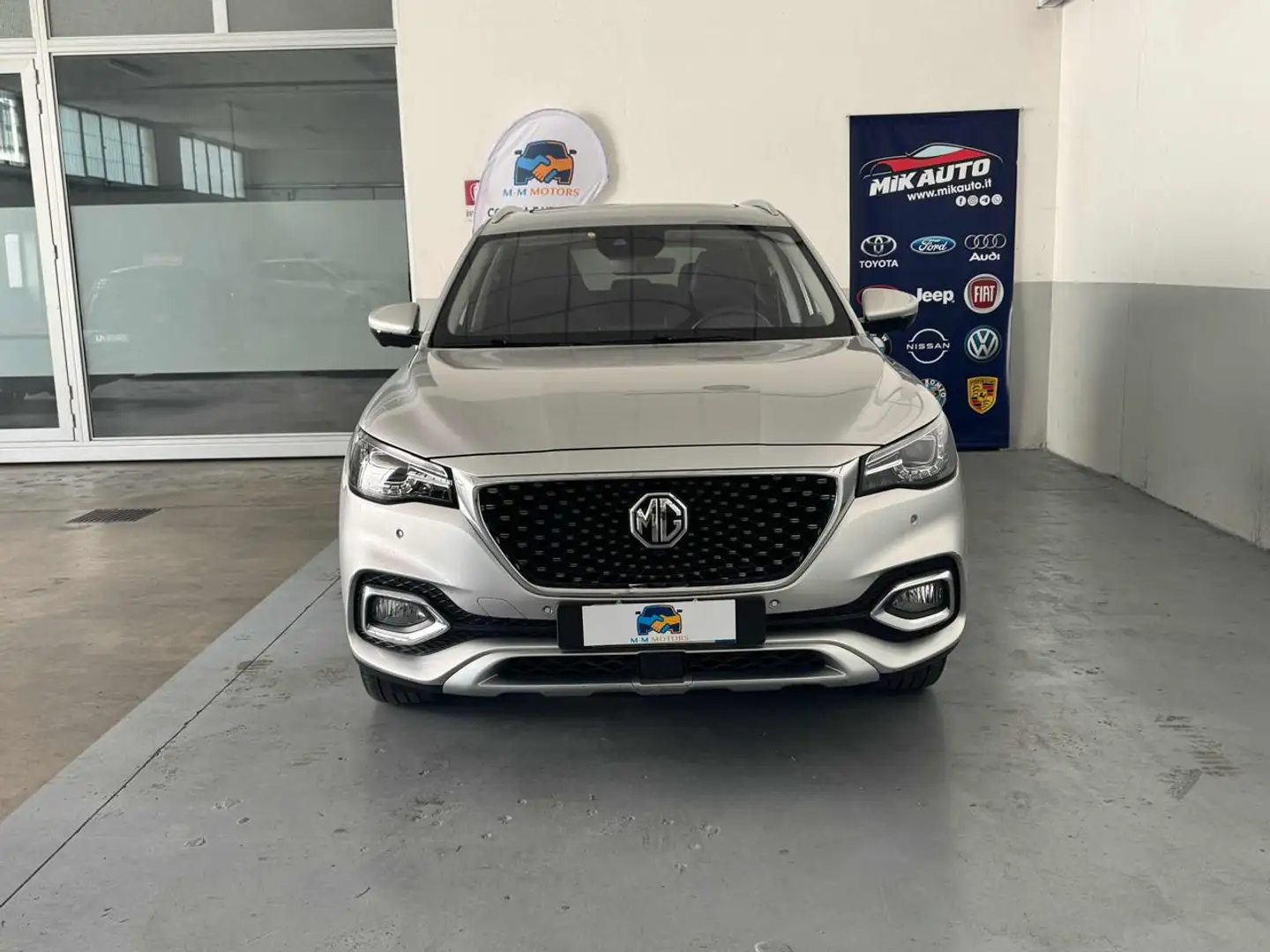 MG HS 1.5T-GDI AT Luxury Plateado - 1