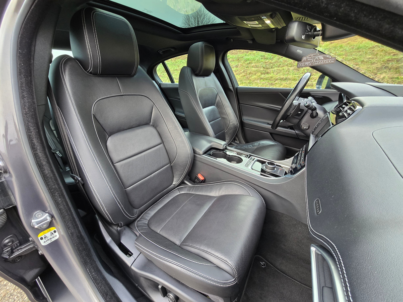 Jaguar XE R-Sport AWD Top* Kredit* Pano* Navi* RFK* Leder* — photo 14