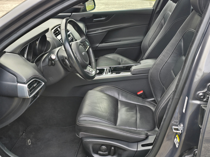Jaguar XE R-Sport AWD Top* Kredit* Pano* Navi* RFK* Leder* — photo 11
