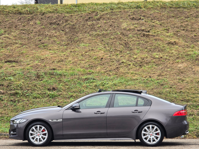 Jaguar XE R-Sport AWD Top* Kredit* Pano* Navi* RFK* Leder* — photo 7