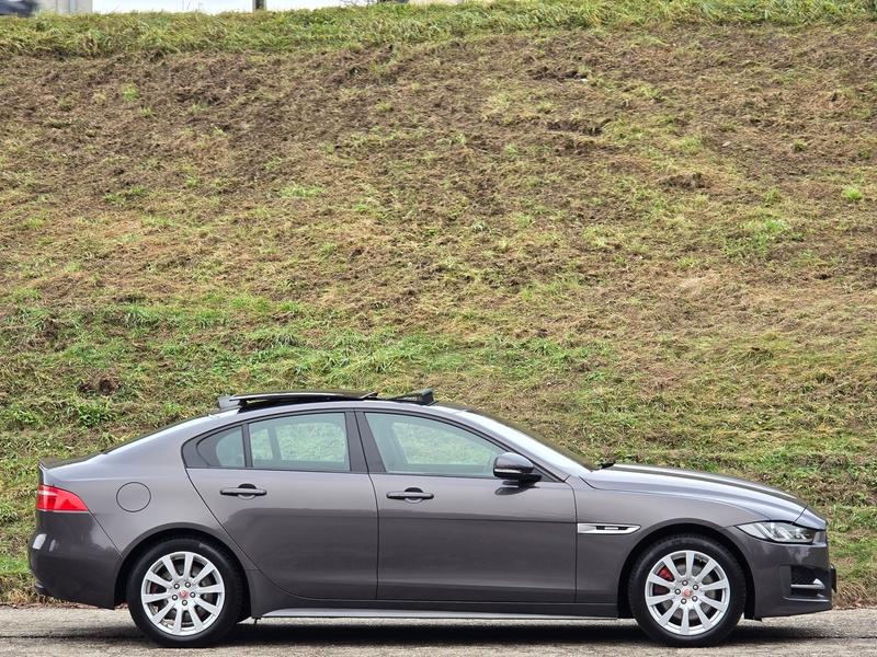 Jaguar XE R-Sport AWD Top* Kredit* Pano* Navi* RFK* Leder* — photo 8